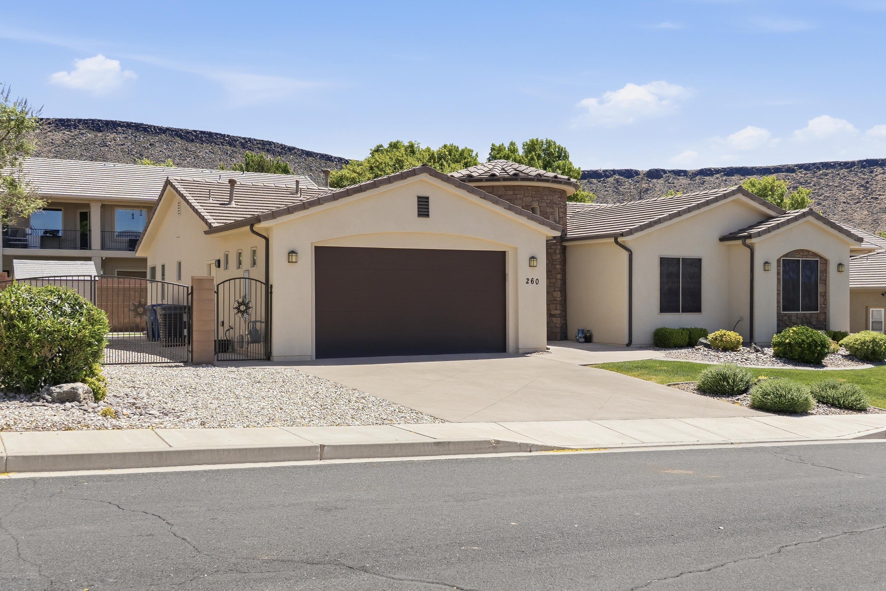 SHADOW SPRINGS - Residential