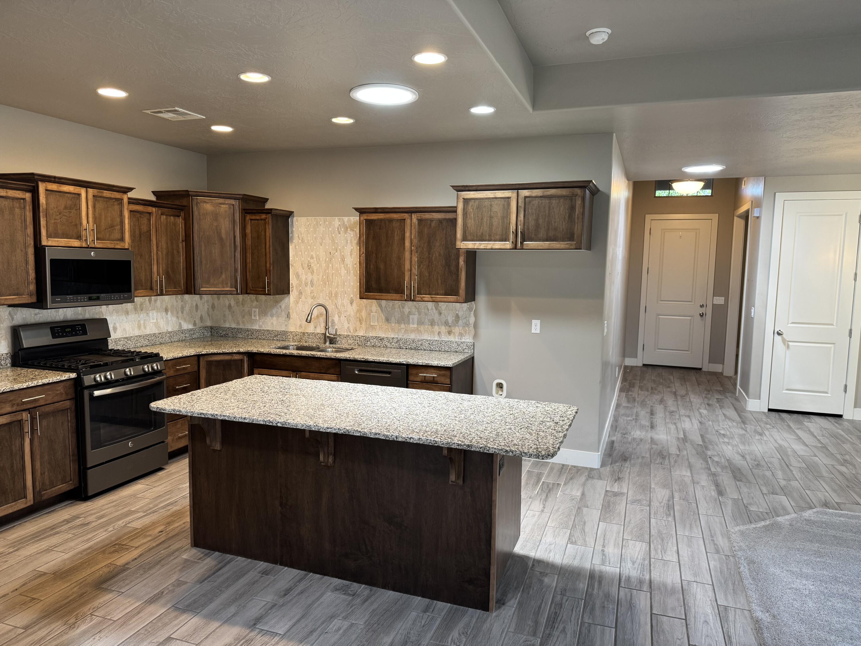 IVY WOOD - Residential