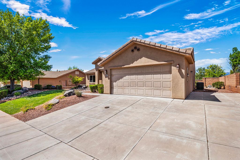 Photo of 1357 N 2200 W, Saint George, UT 84770 (MLS # 26-271695)