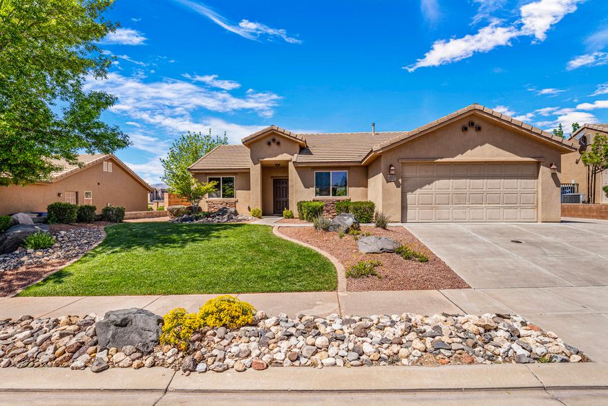 This home in the Terraces is a ''move-in ready'' property that features new carpet, a well-designed and unique floorplan, a large living area, a private backyard, RV parking and more.
Close to schools, shopping, a skate park, hiking, fishing, golf and more.