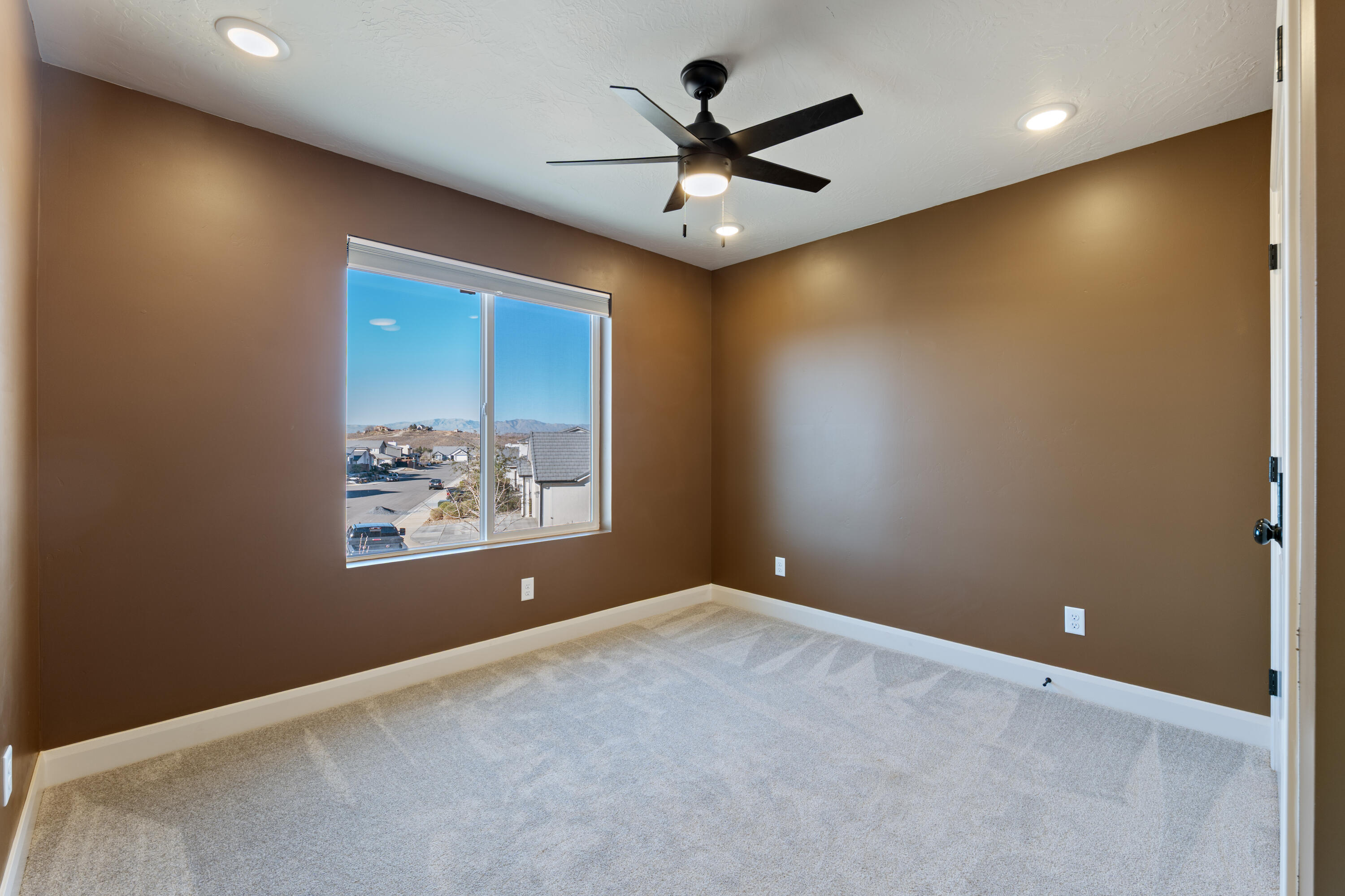 WARNER GATEWAY - Residential