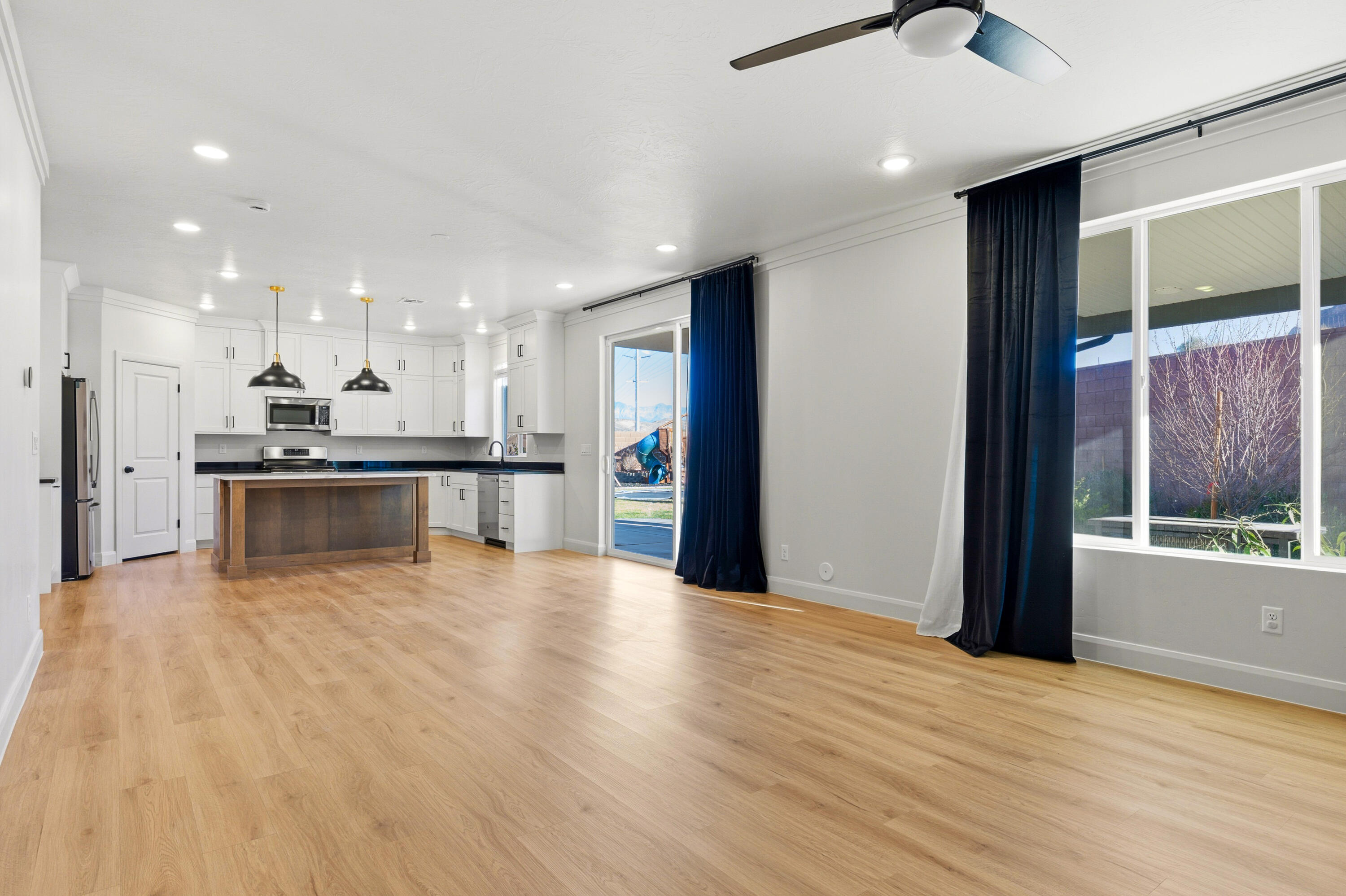 WARNER GATEWAY - Residential