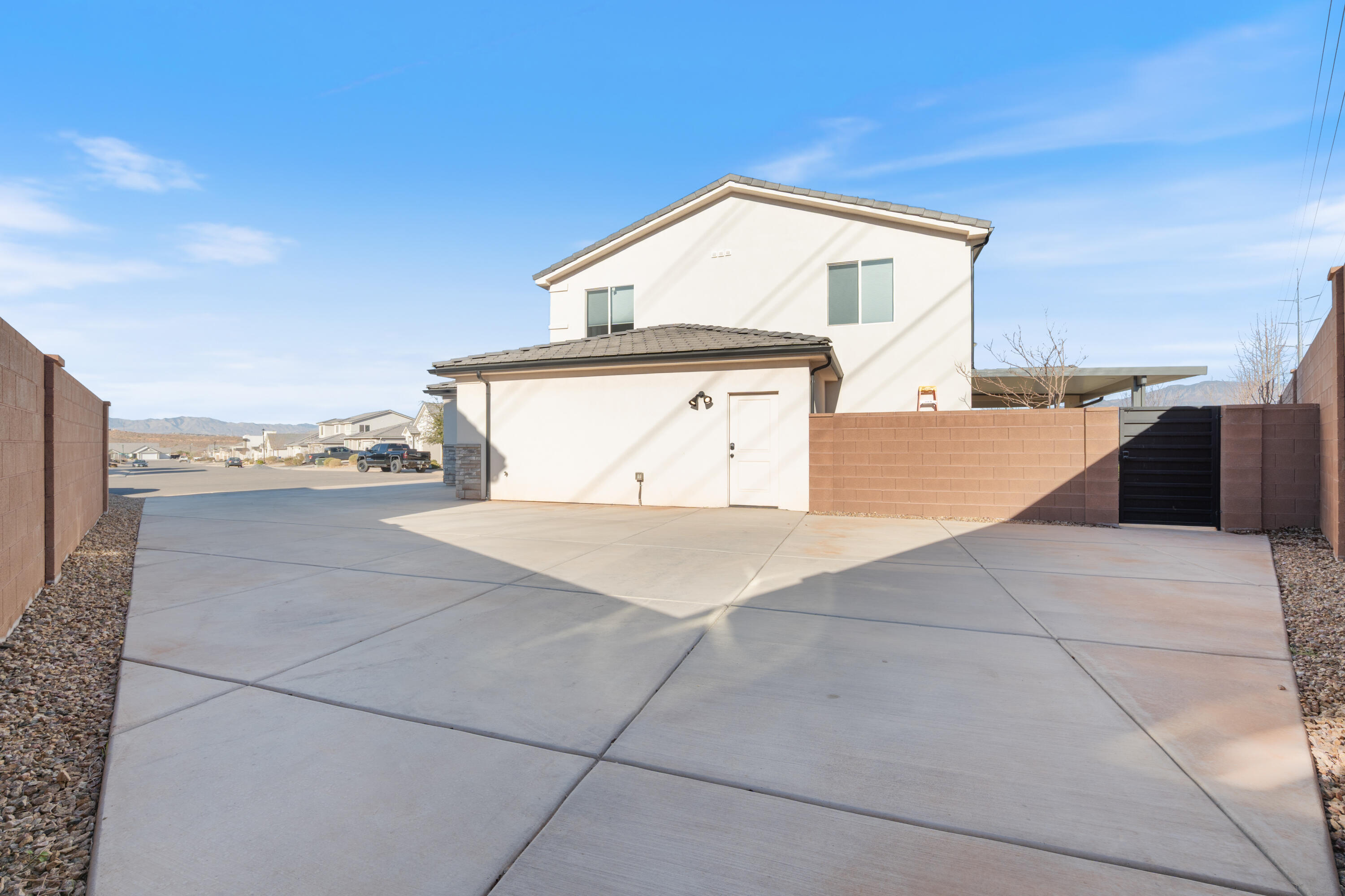 WARNER GATEWAY - Residential