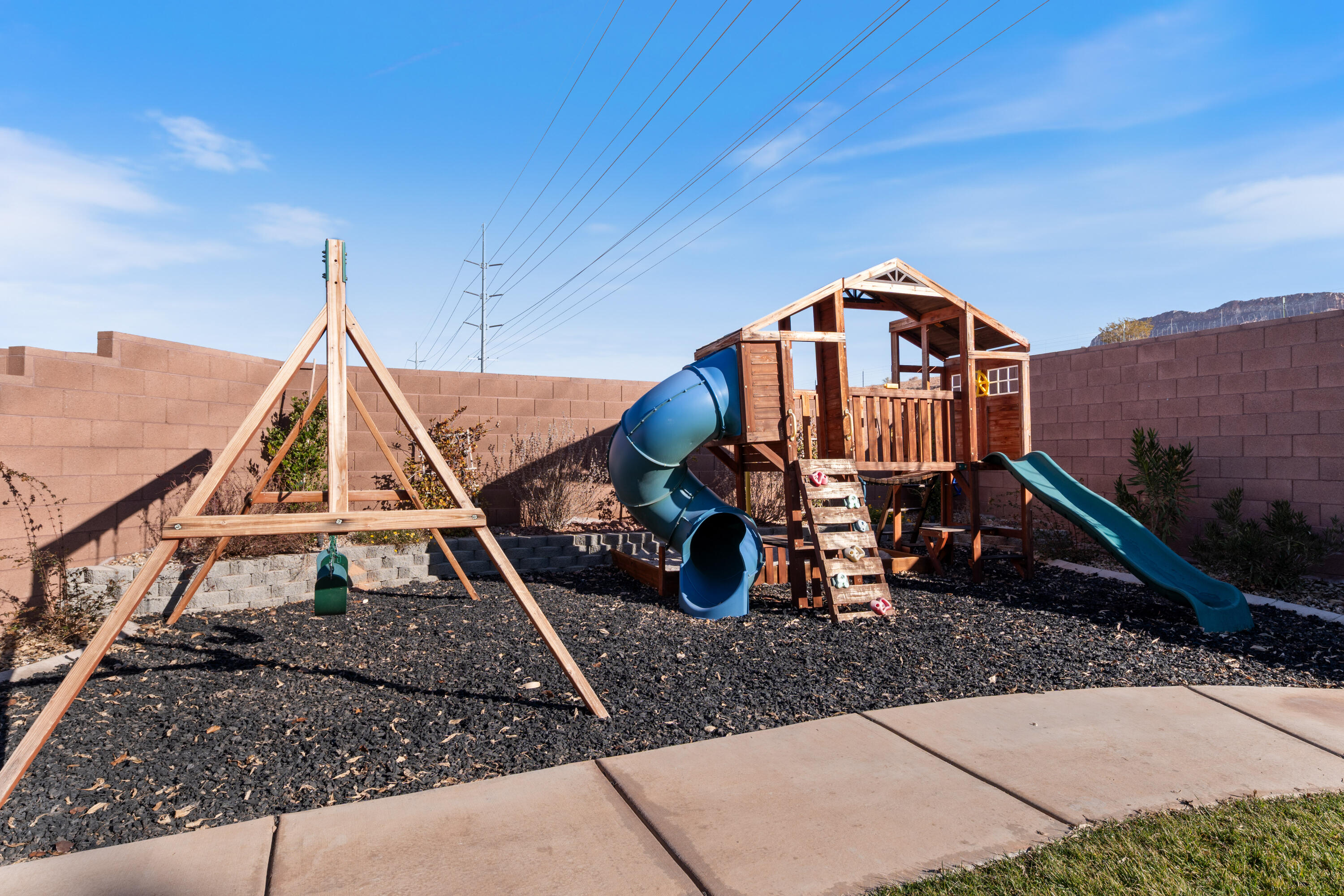 WARNER GATEWAY - Residential