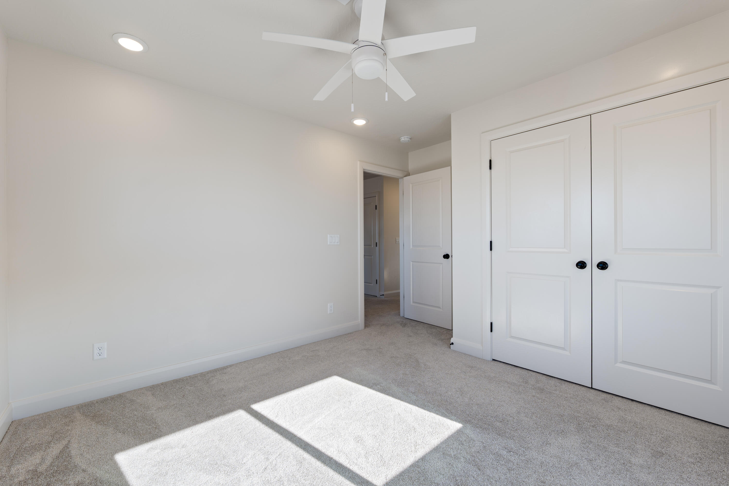 WARNER GATEWAY - Residential