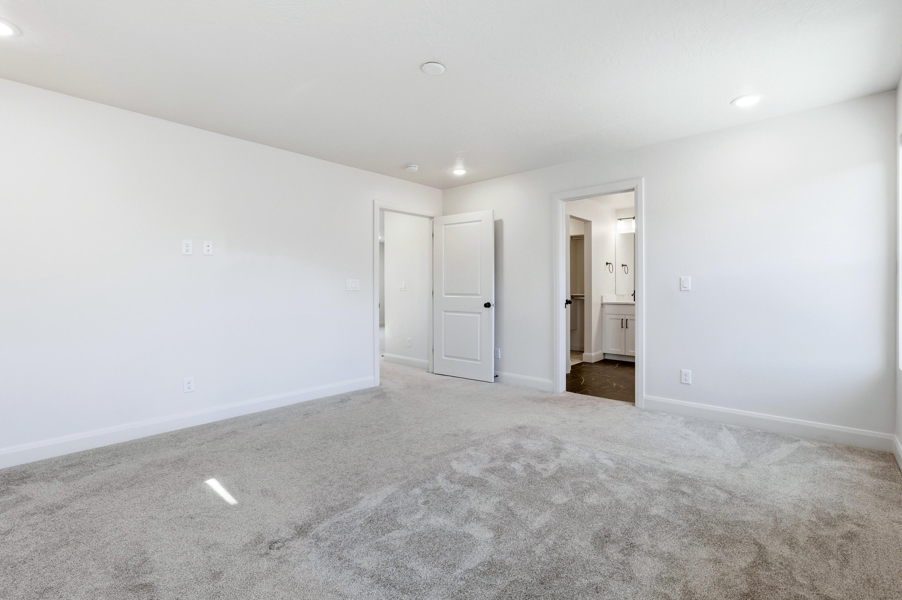 WARNER GATEWAY - Residential