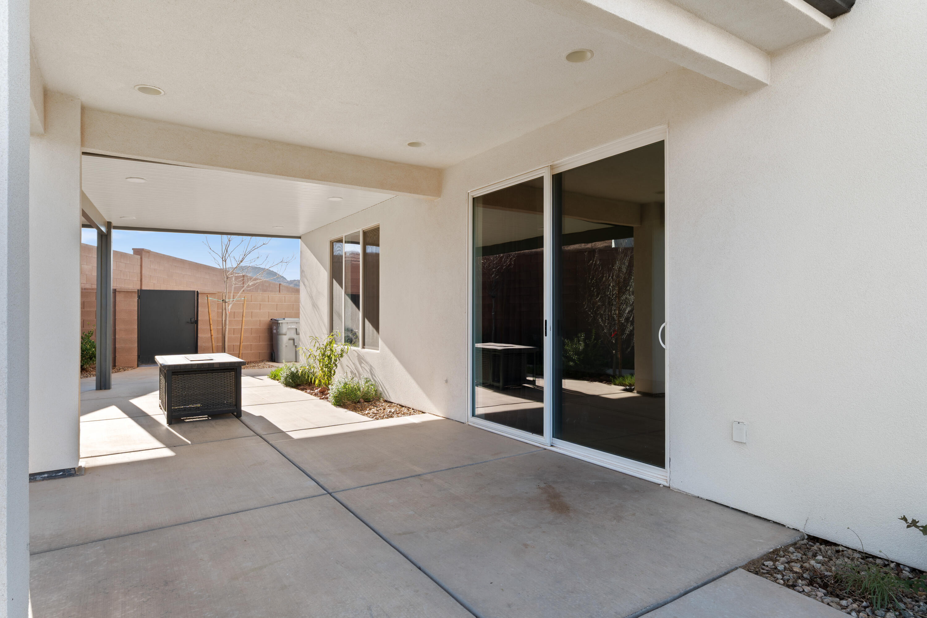 WARNER GATEWAY - Residential