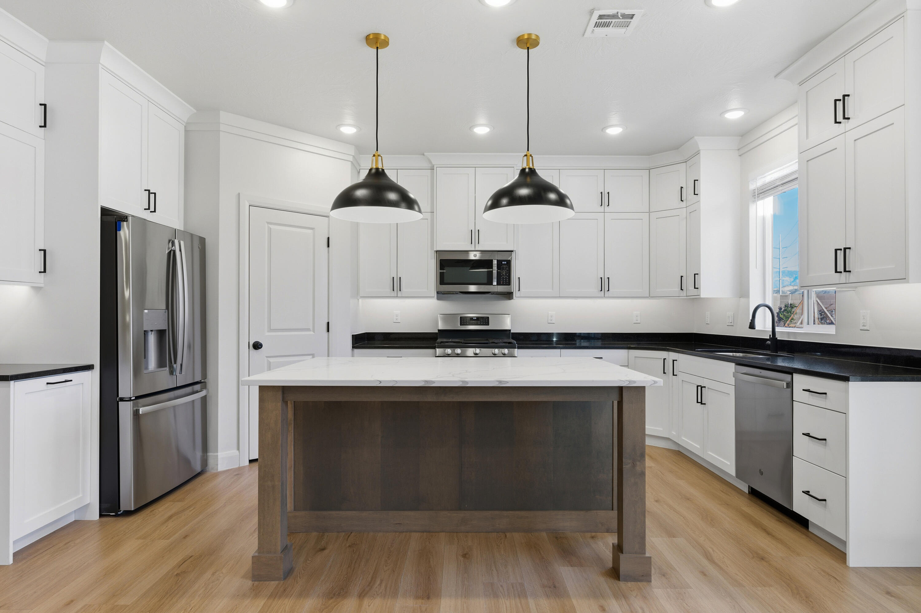 WARNER GATEWAY - Residential