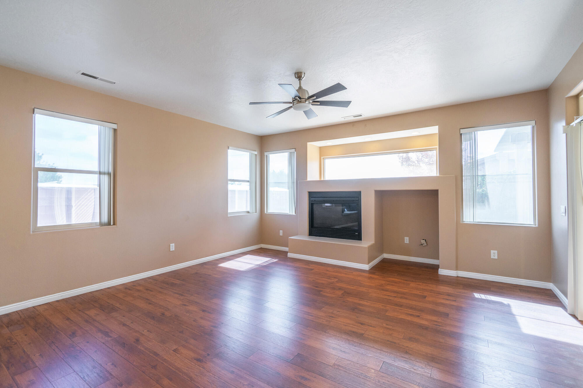 CORAL CANYON - Residential