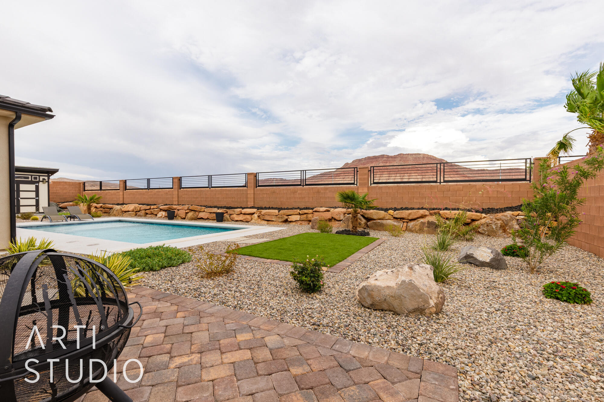 IRON HORSE - Residential