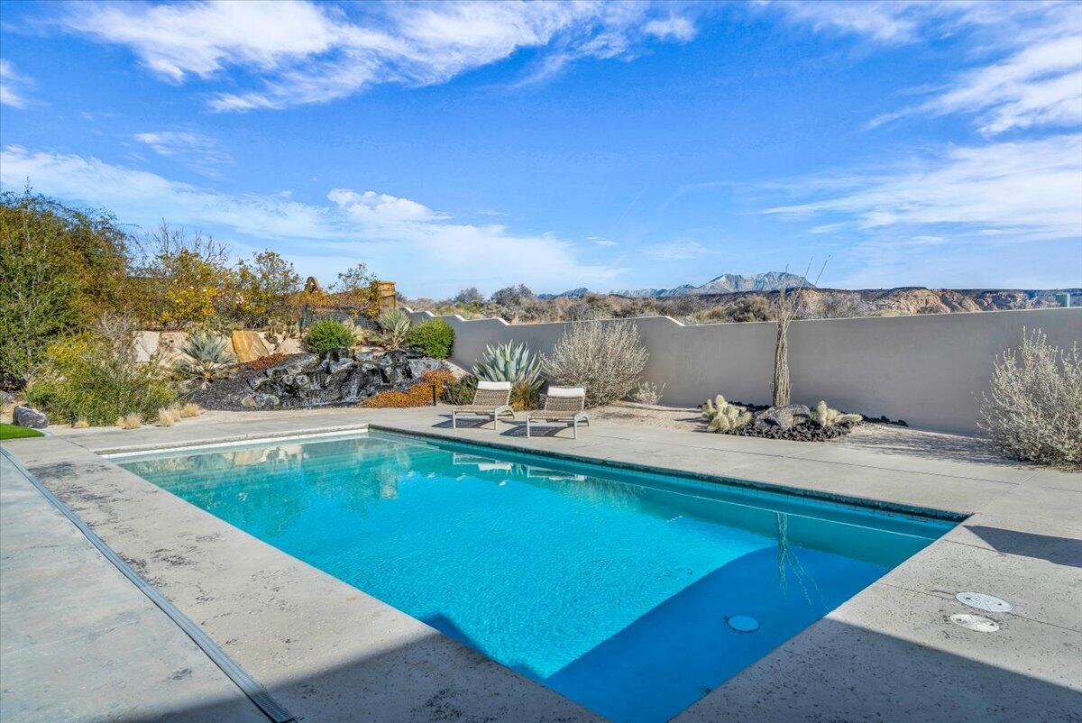 LEDGES OF ST GEORGE - Residential