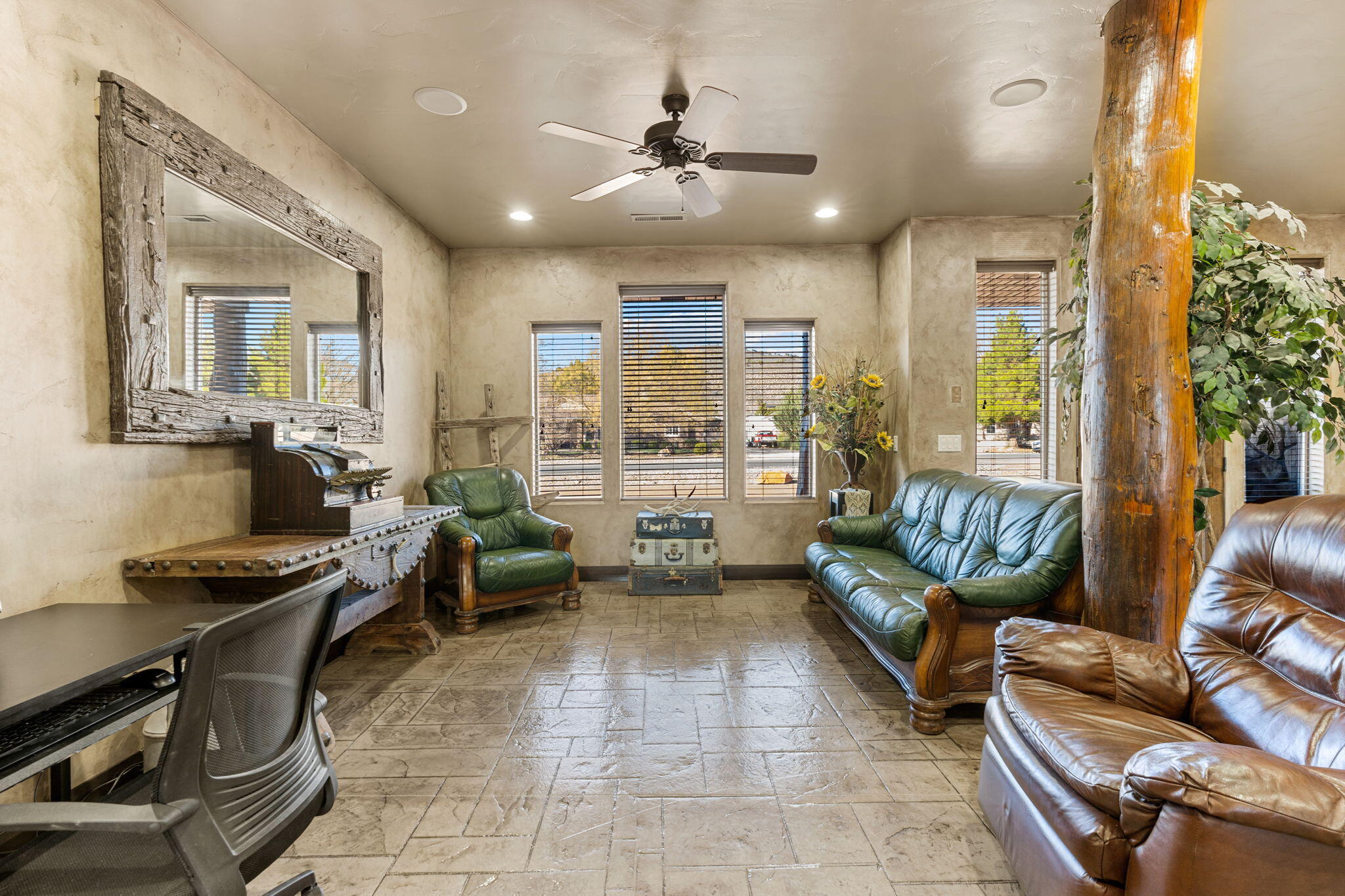 DIAMOND VALLEY ACRES - Residential