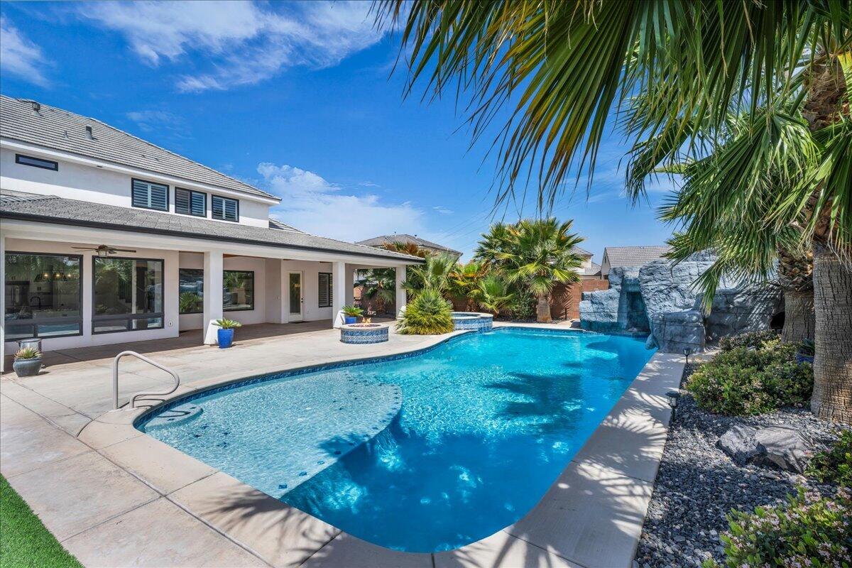 COVE AT LITTLE VALLEY - Residential