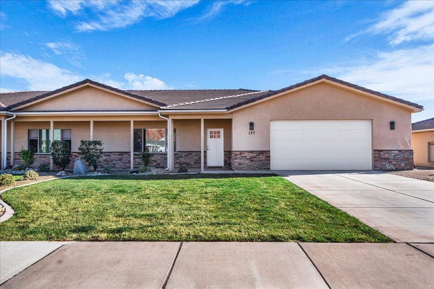 Upgraded single level townhome with stunning Red Mountain views and a bright, open layout. The spacious living area features durable LVP. The modern kitchen includes ample cabinetry, granite countertops and stainless appliances. Enjoy a low maintenance outdoor living with a covered patio and fully fenced backyard. the home also offers a 2 car garage. Desirable location close to parks, schools and everyday amenities.