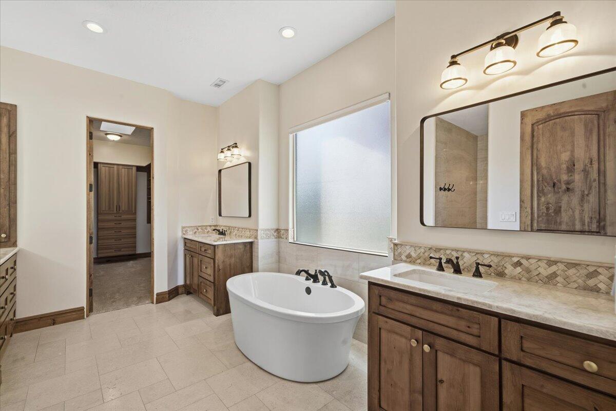 STONE CLIFF - Residential