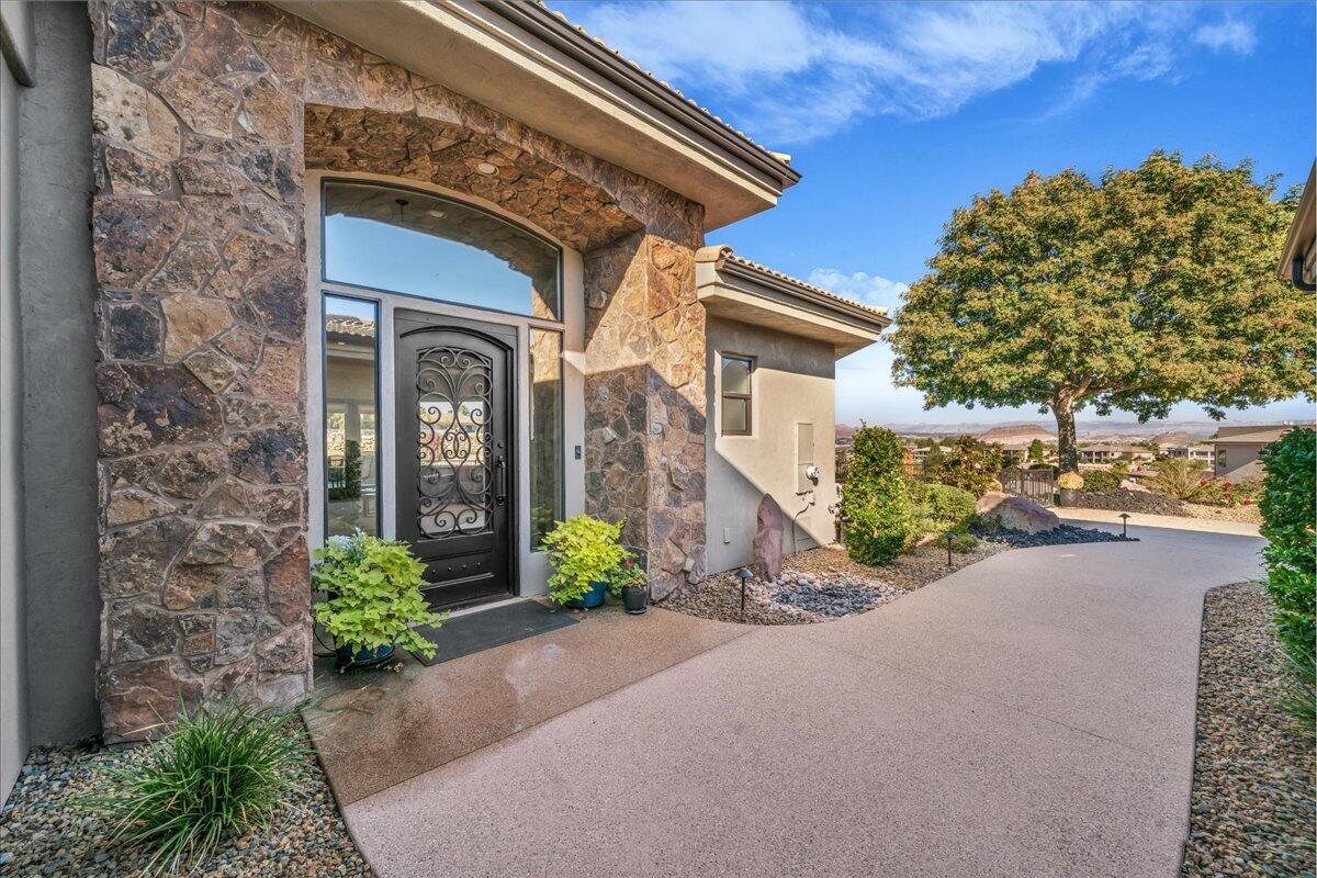 STONE CLIFF - Residential