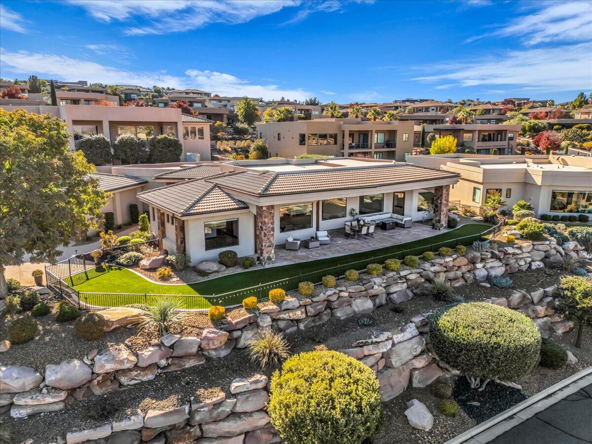 STONE CLIFF - Residential