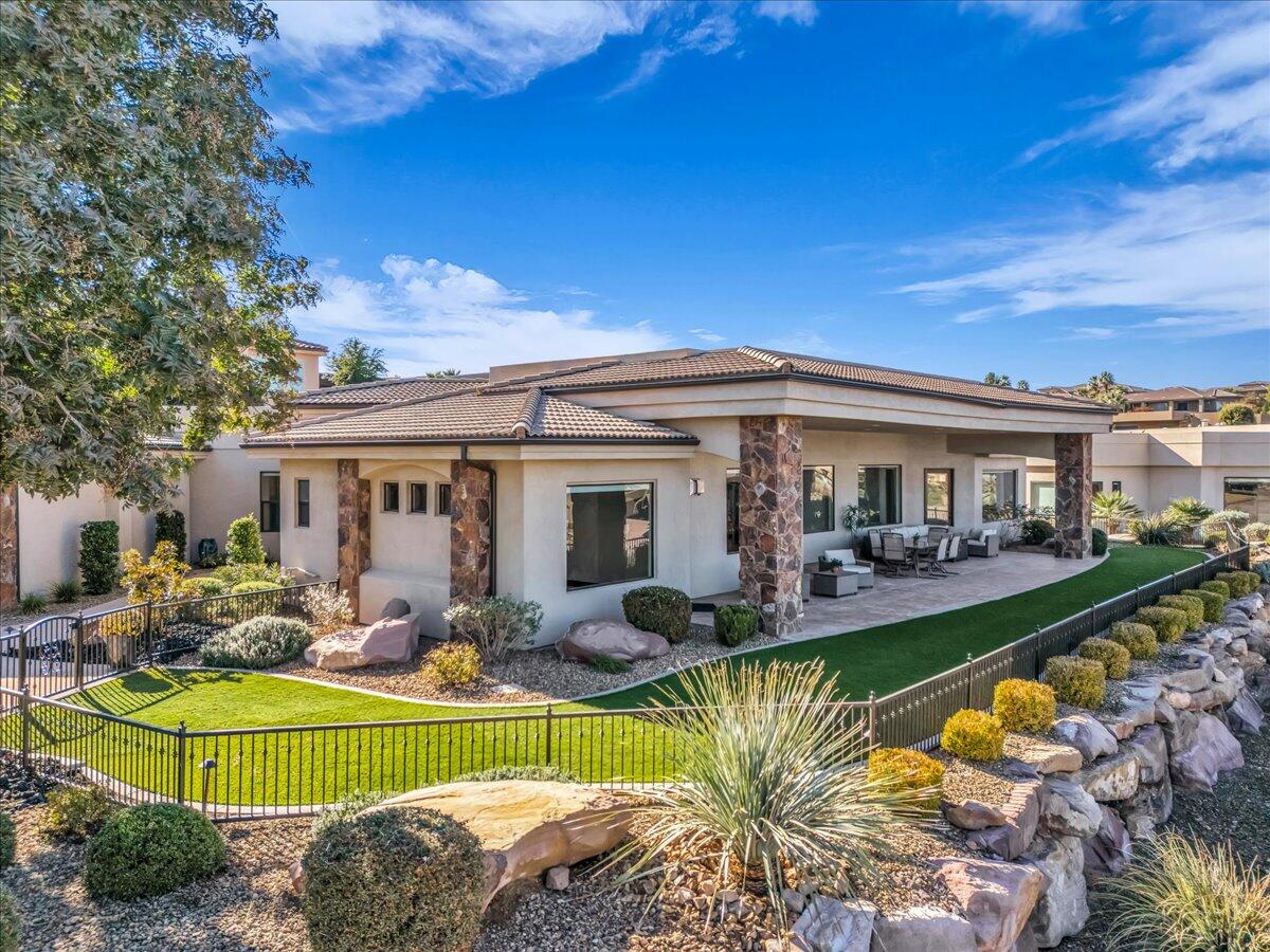 STONE CLIFF - Residential