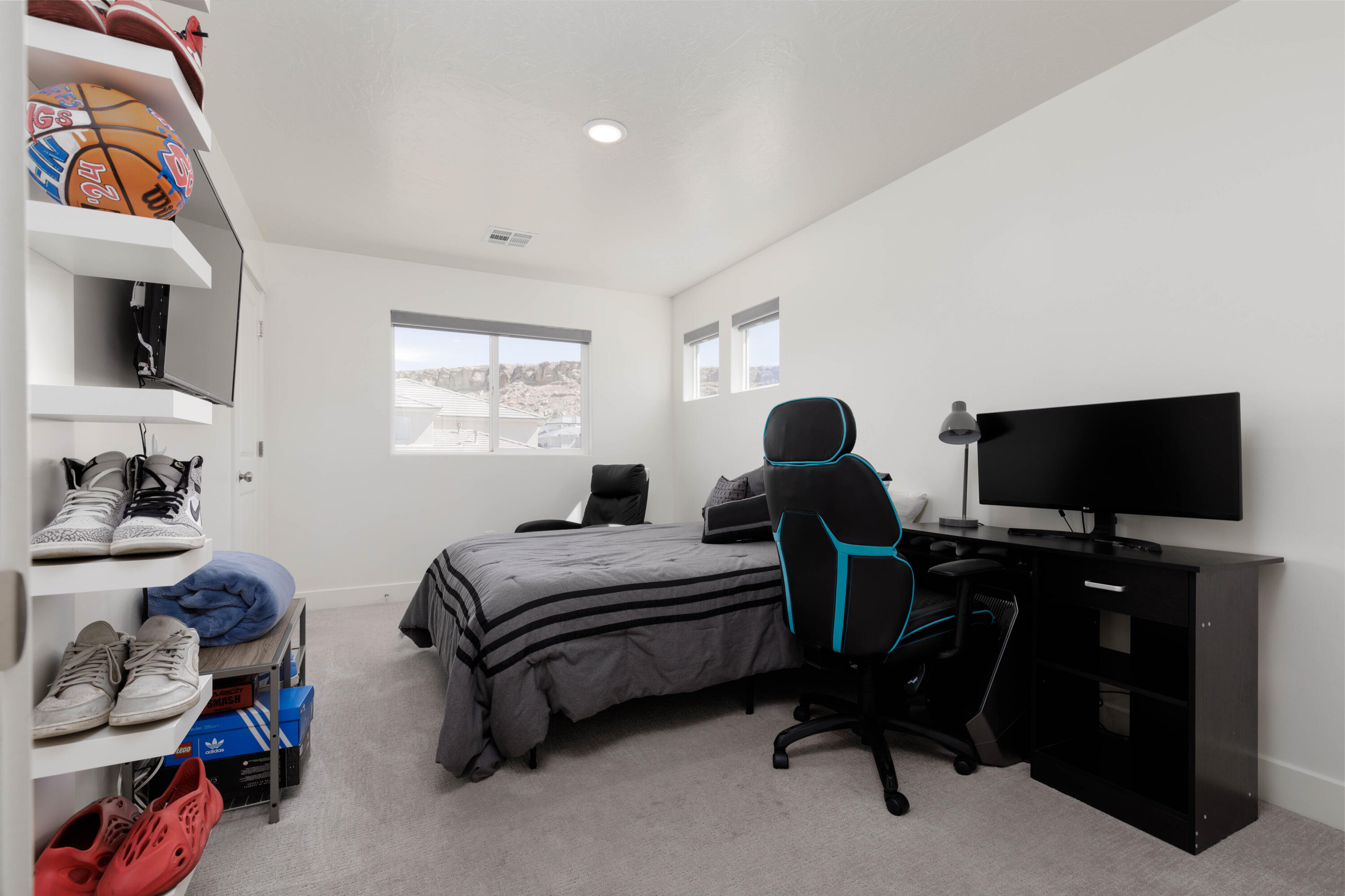 SEQUOIA ESTATES - Residential