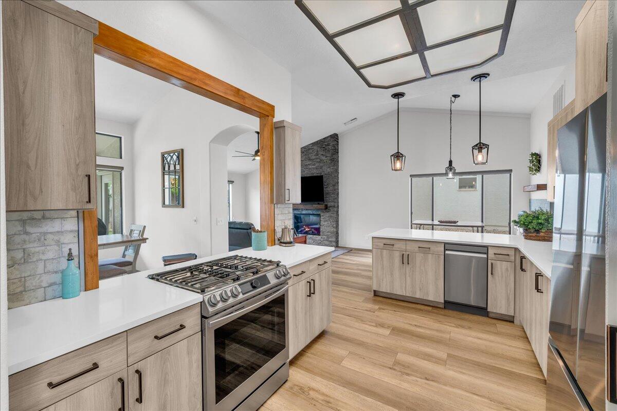 VISTA DEL SOL TOWNHOMES - Residential