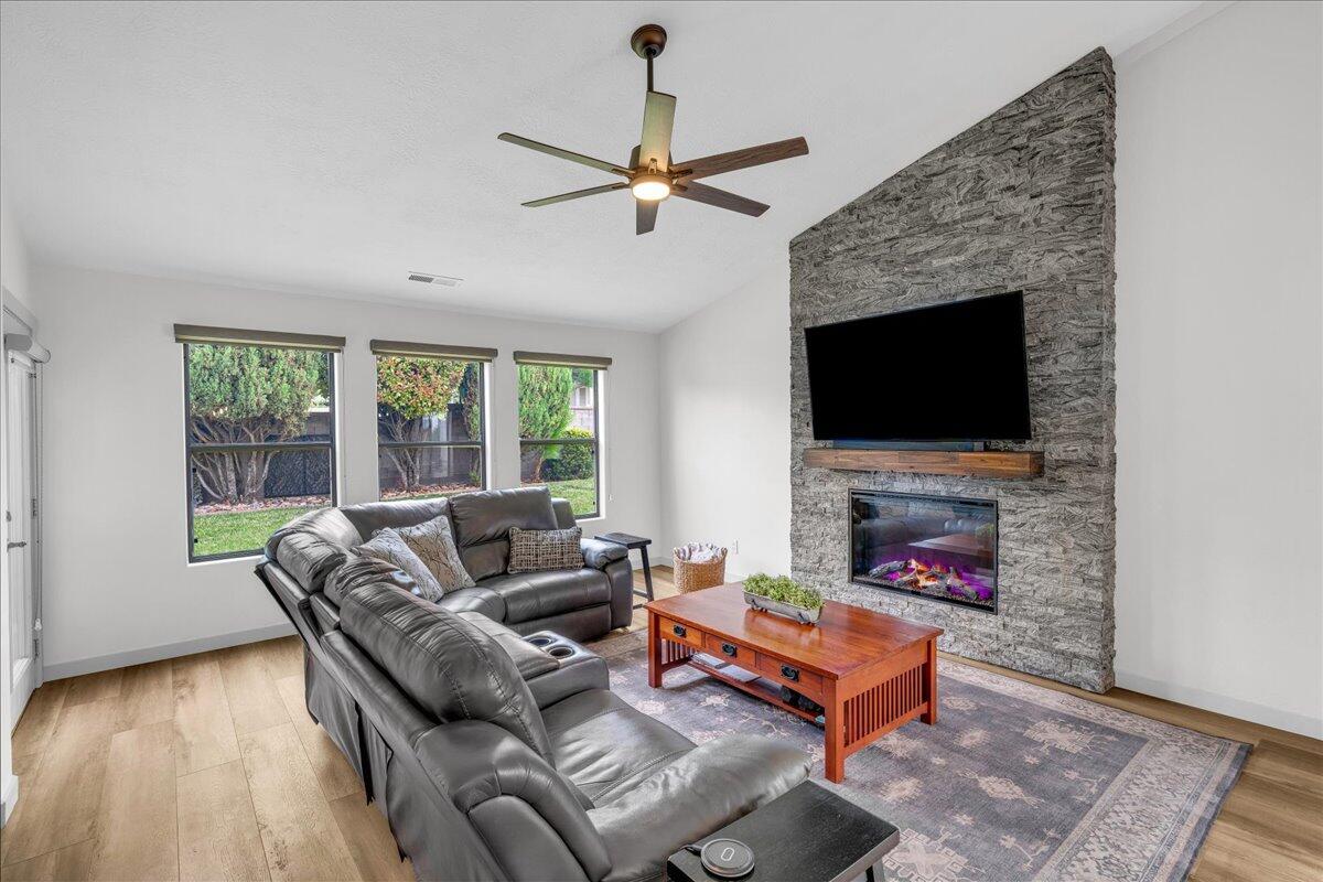 VISTA DEL SOL TOWNHOMES - Residential