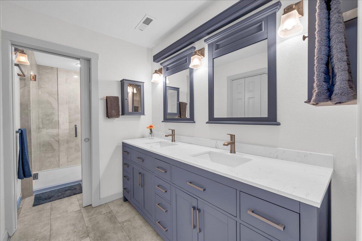 VISTA DEL SOL TOWNHOMES - Residential