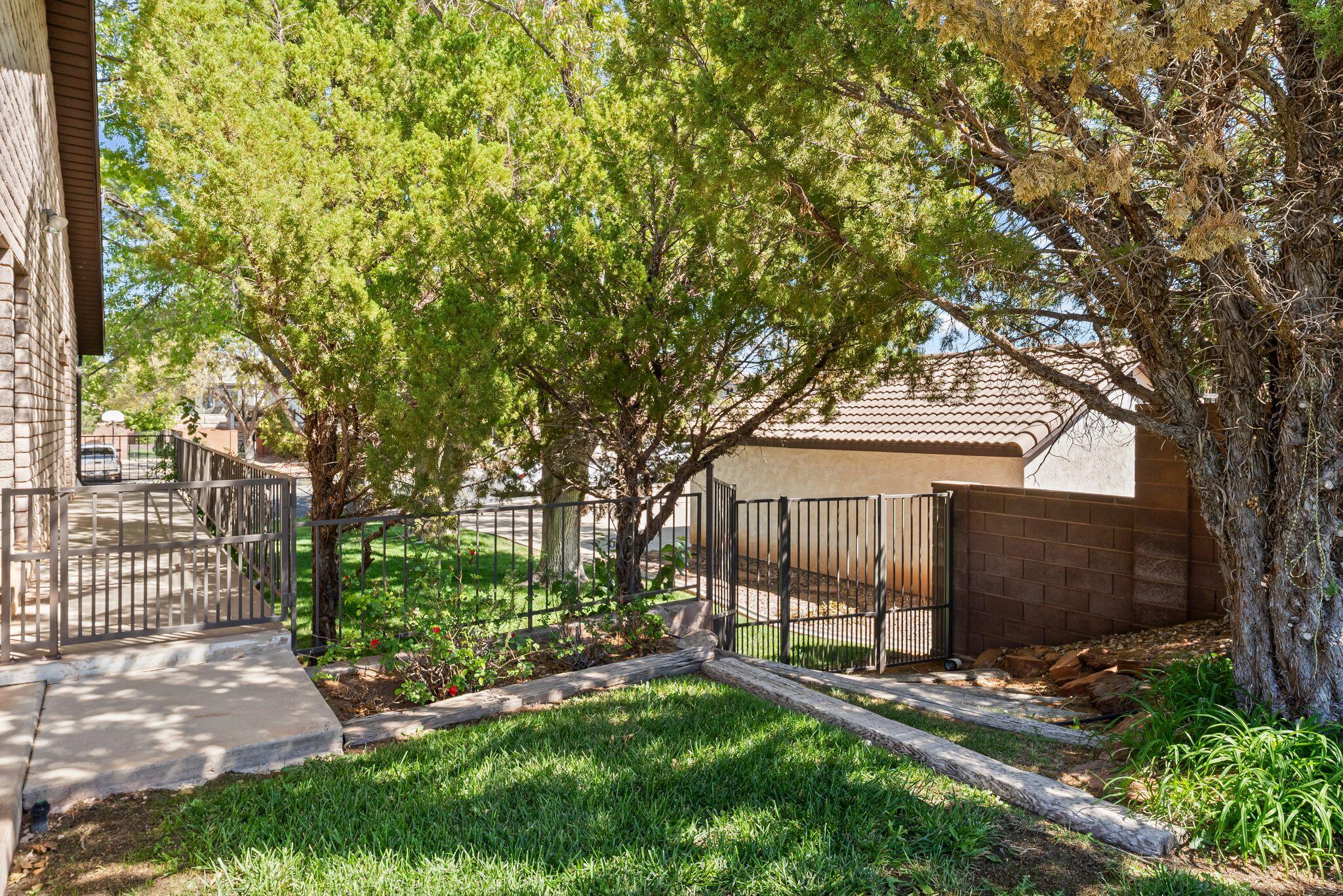 BLOOMINGTON HILLS - Residential