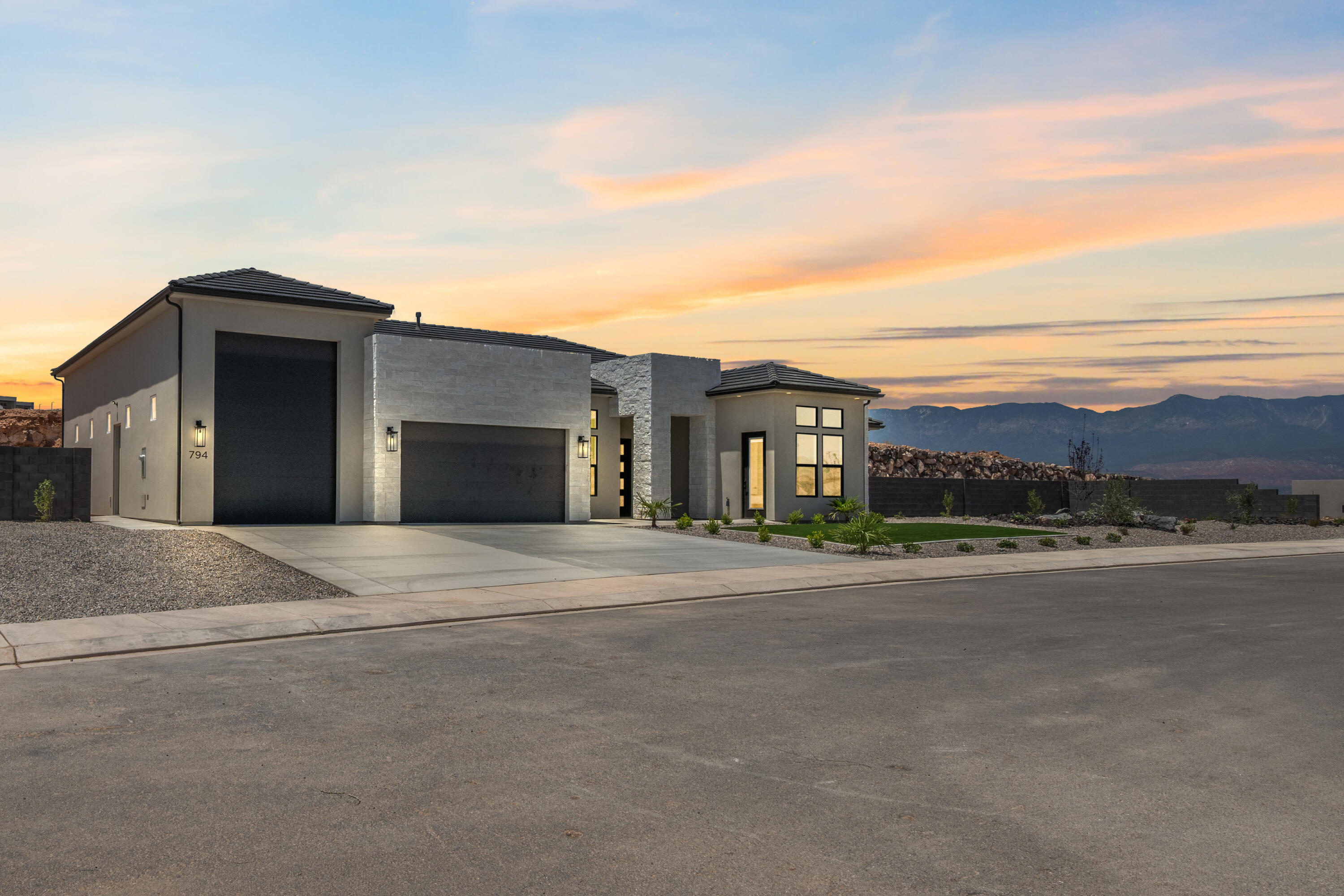 SCENIC POINTE - Residential