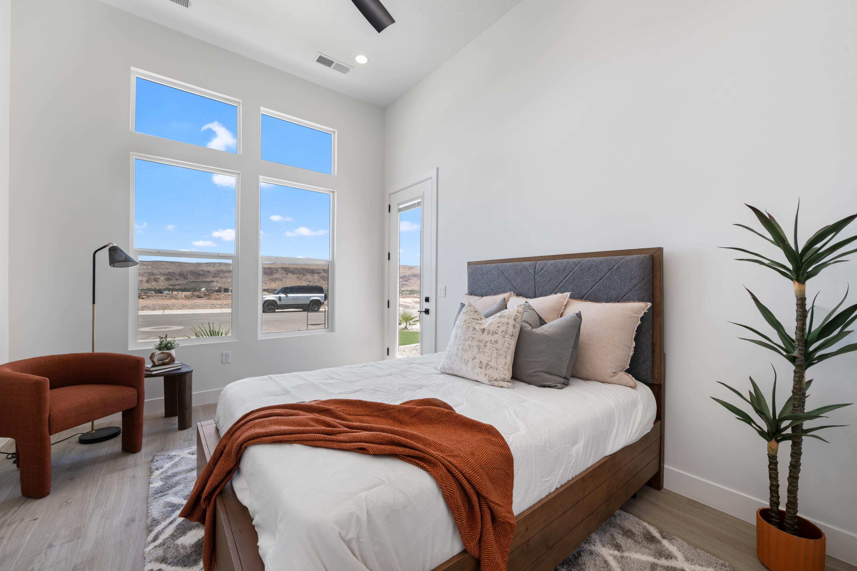 SCENIC POINTE - Residential