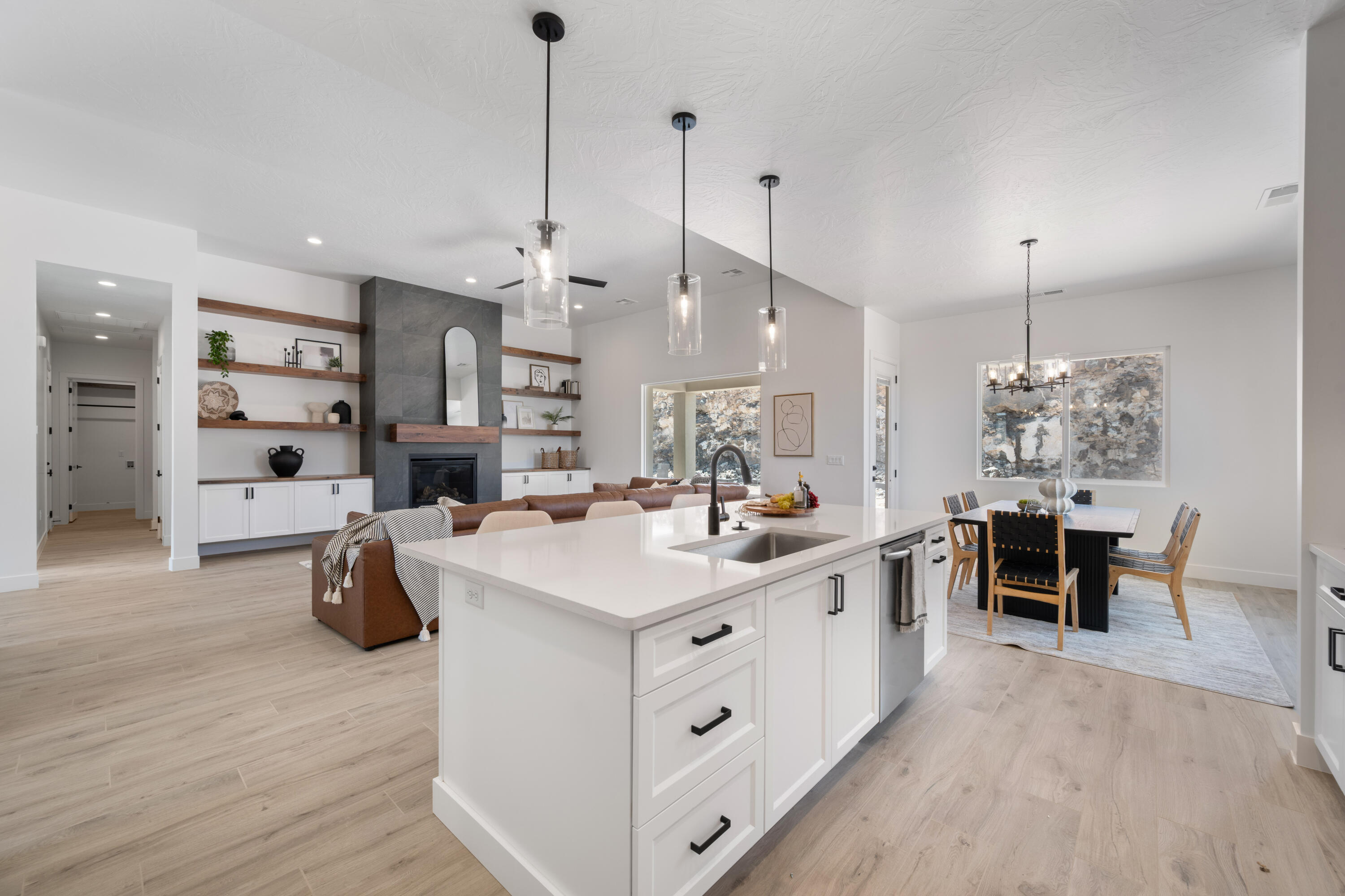 SCENIC POINTE - Residential