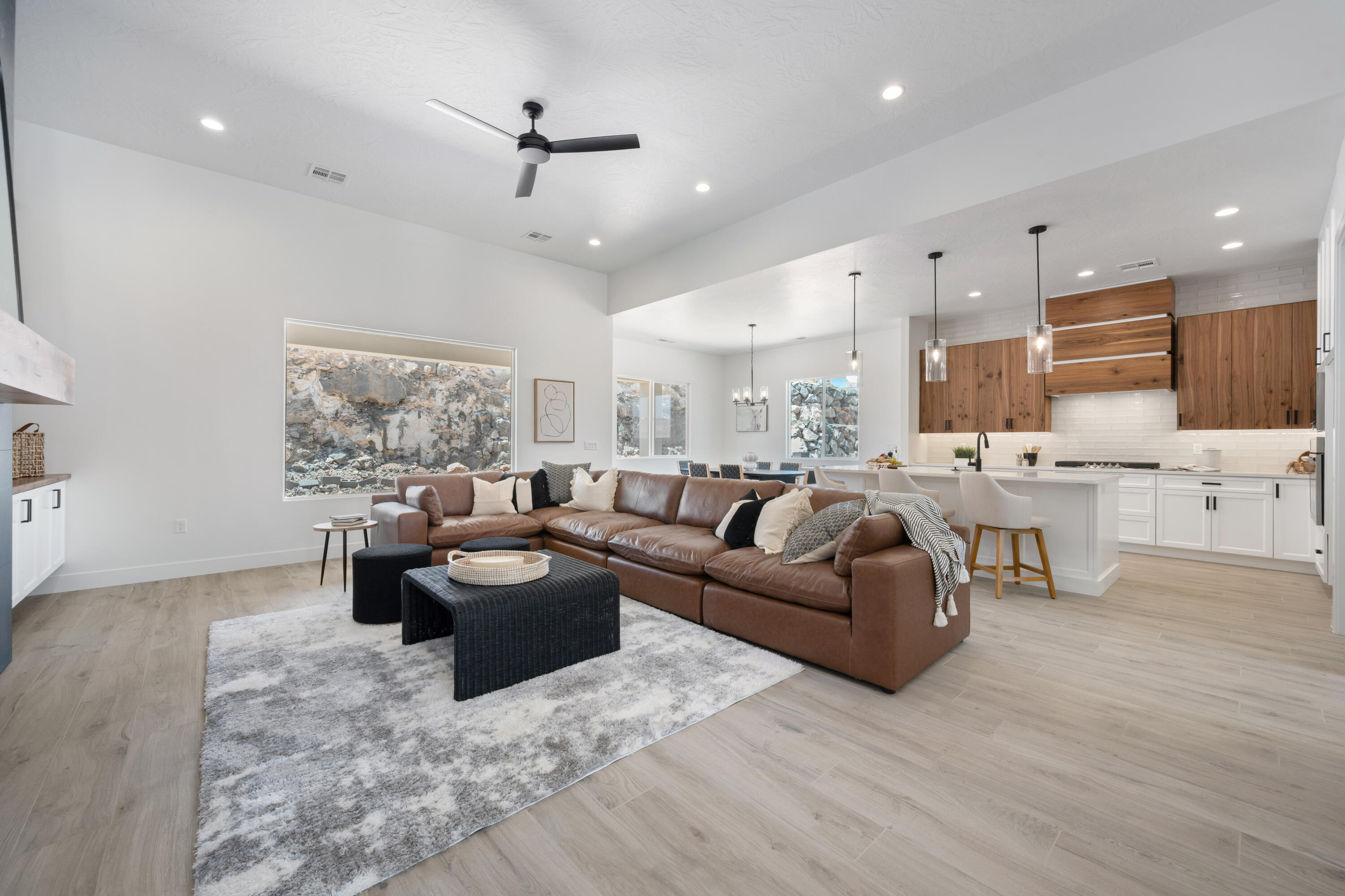 SCENIC POINTE - Residential