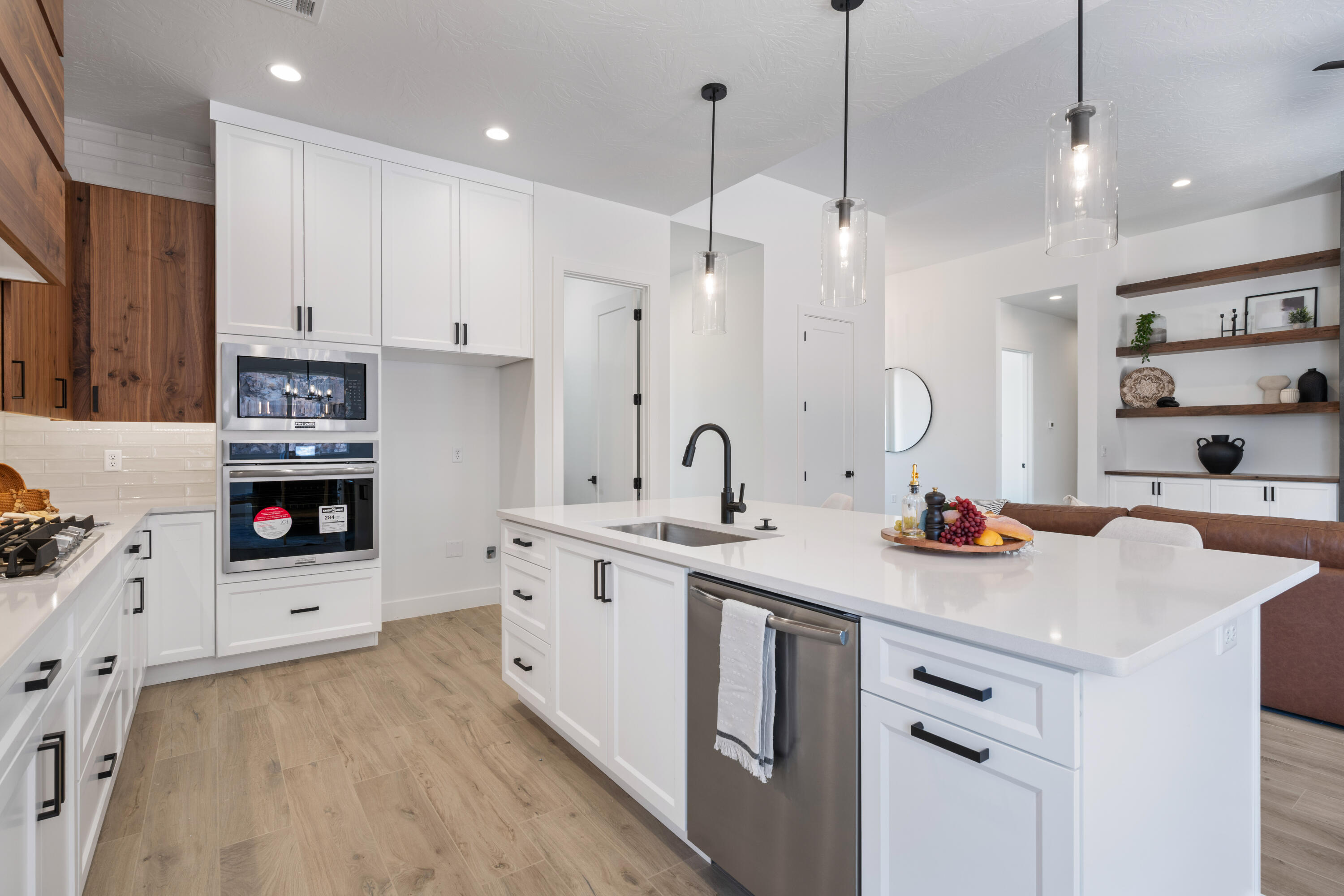 SCENIC POINTE - Residential