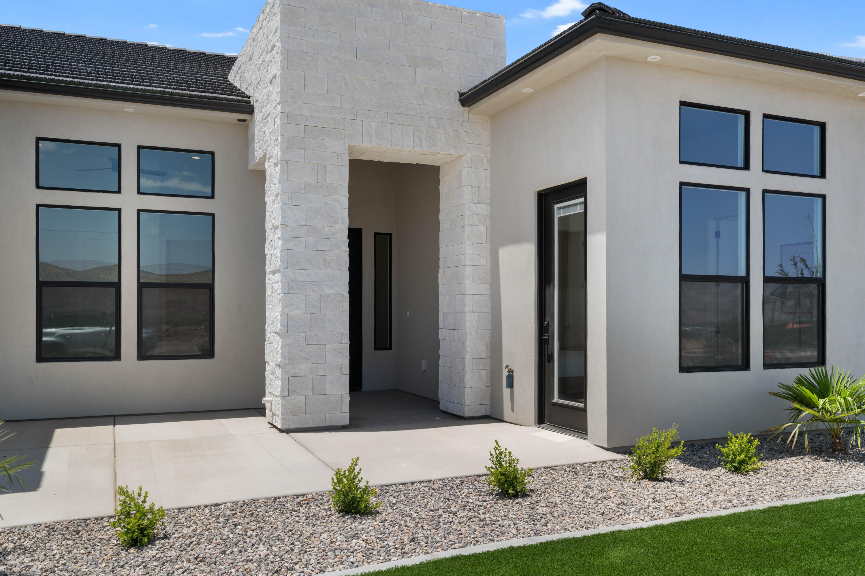 SCENIC POINTE - Residential