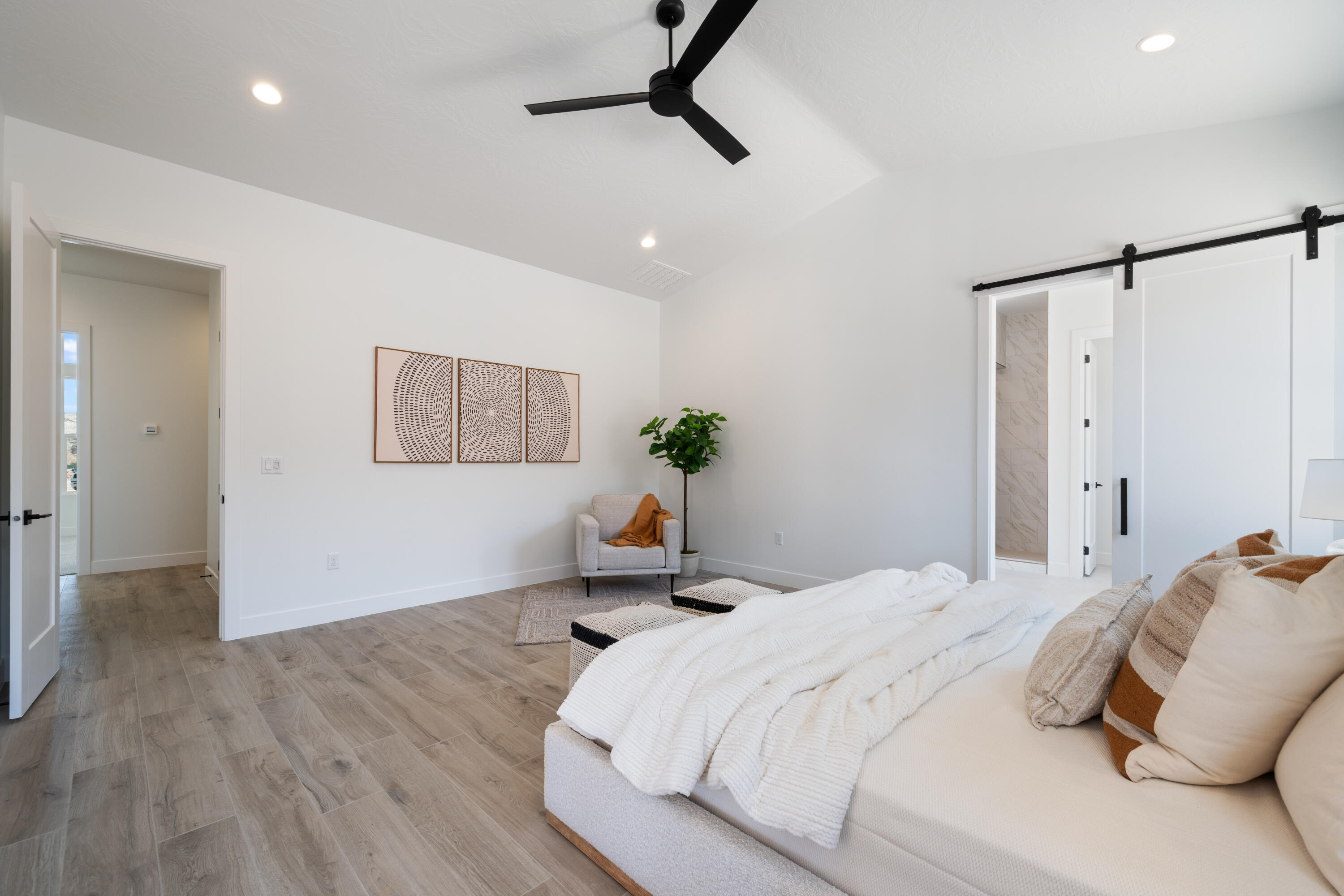 SCENIC POINTE - Residential