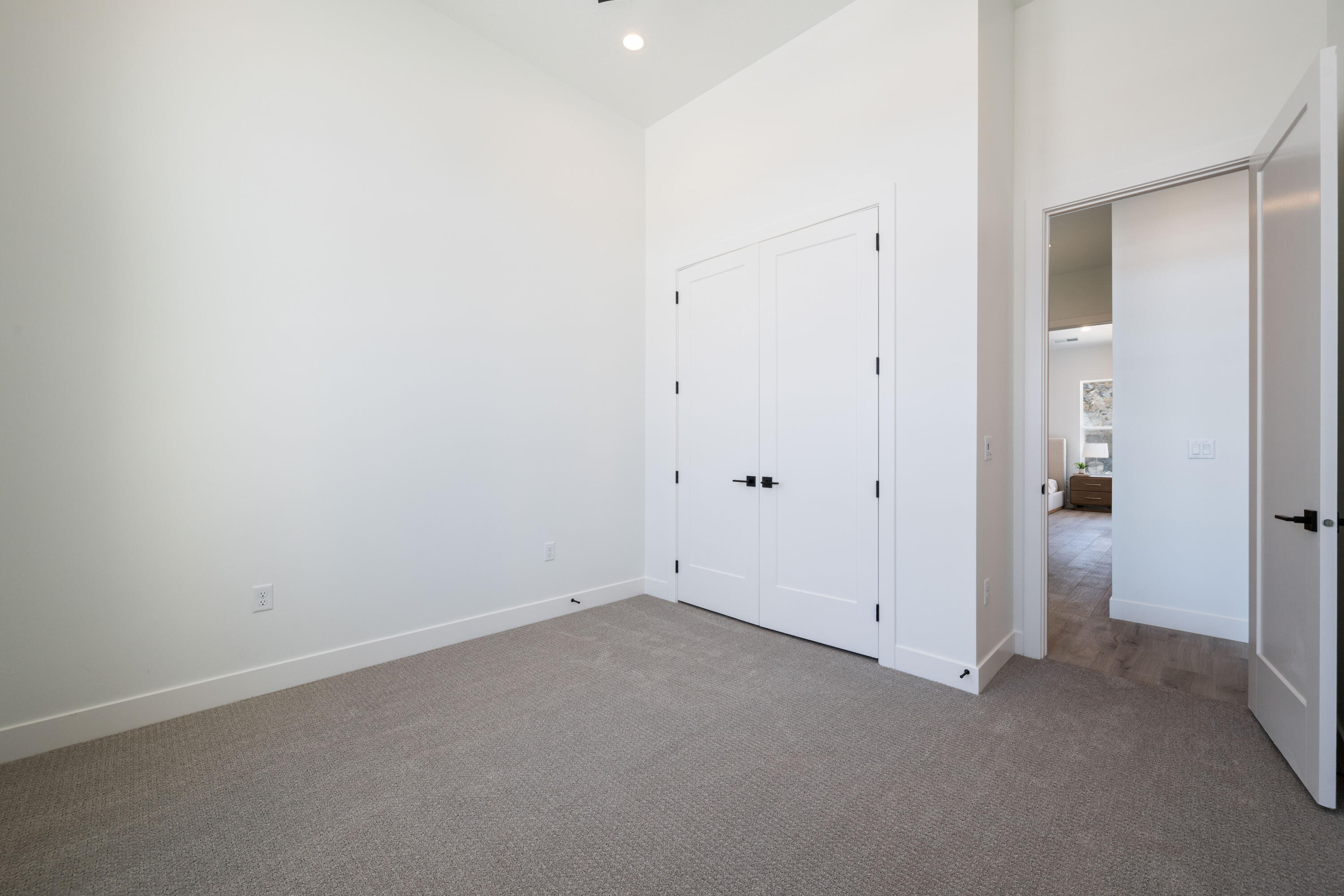 SCENIC POINTE - Residential