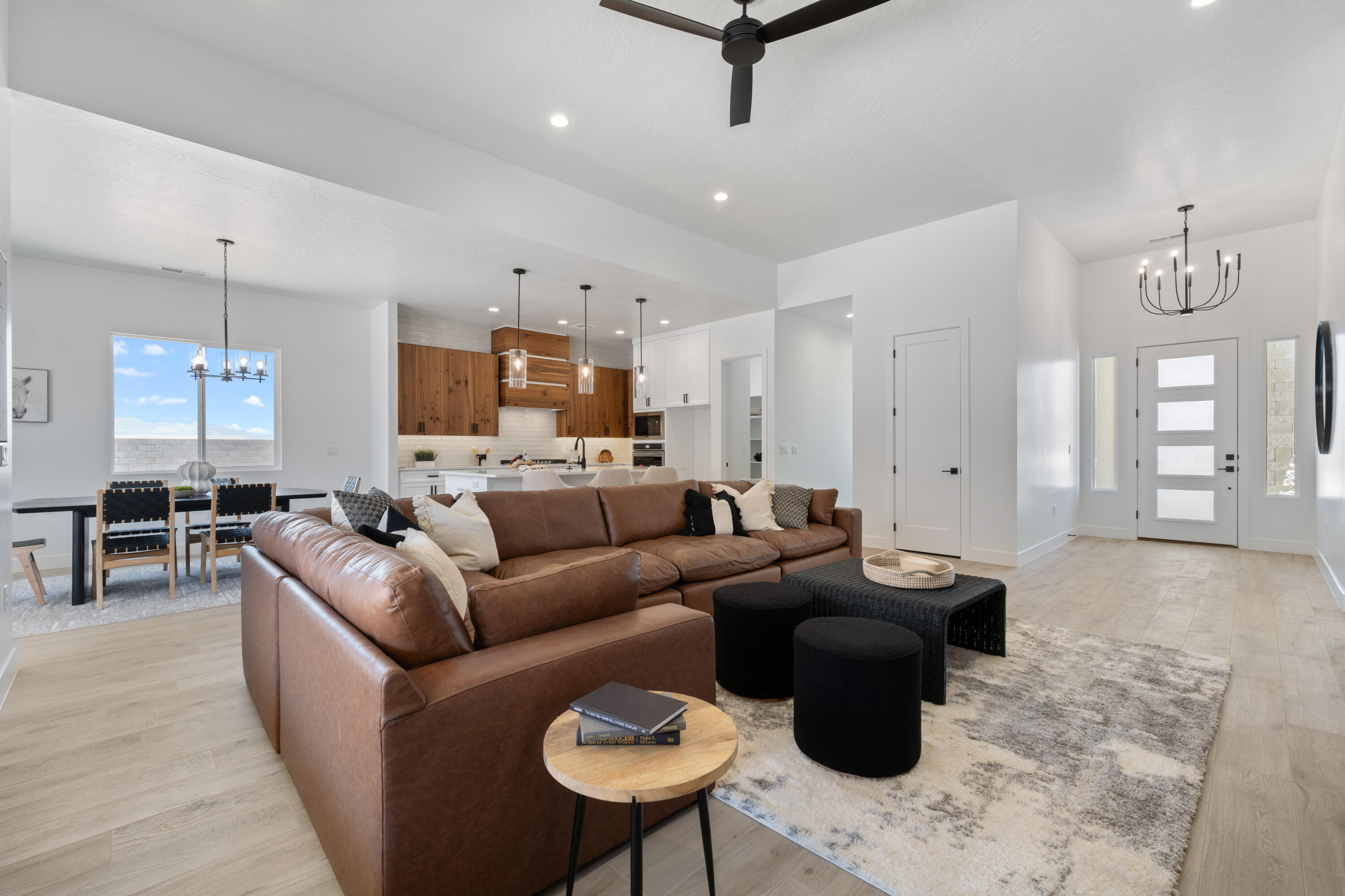 SCENIC POINTE - Residential