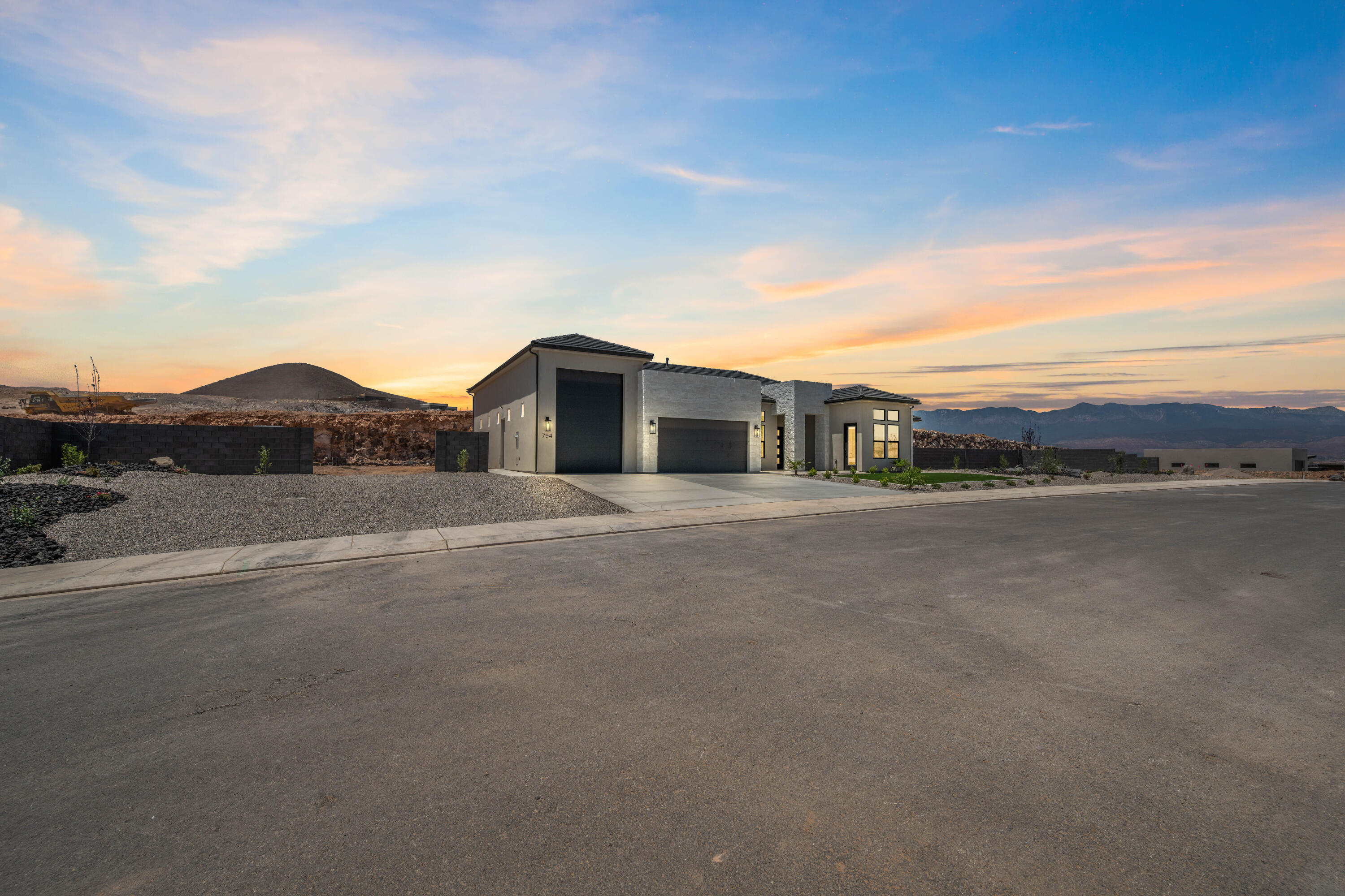 SCENIC POINTE - Residential