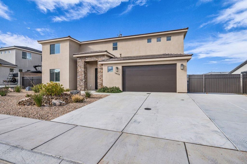 Photo of 1878 W 250 N, Hurricane, UT 84737 (MLS # 25-266274)
