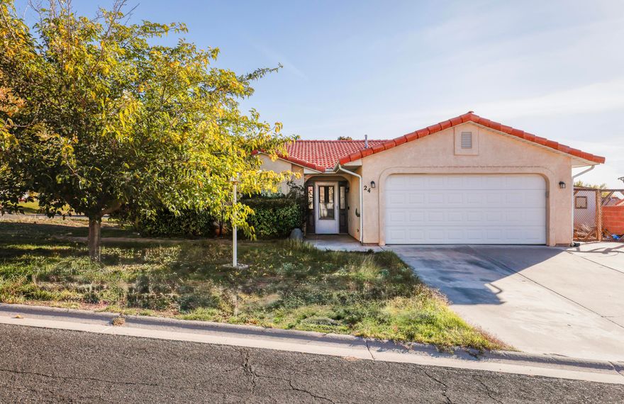 Investor Special!

With a little love, this property could shine as an ideal starter home or a solid investment opportunity. 
Nestled on a desirable corner lot with no HOA, this charming single-family home offers 3 bedrooms and 2 bathrooms in a fantastic location. You'll enjoy easy access to schools, shopping, hiking trails, Zion Canyon Hot Springs Resort, and the breathtaking Zion National Park. 
This home is ready for its next owner to bring fresh vision and TLC. A wonderful opportunity to create value and make it your own!