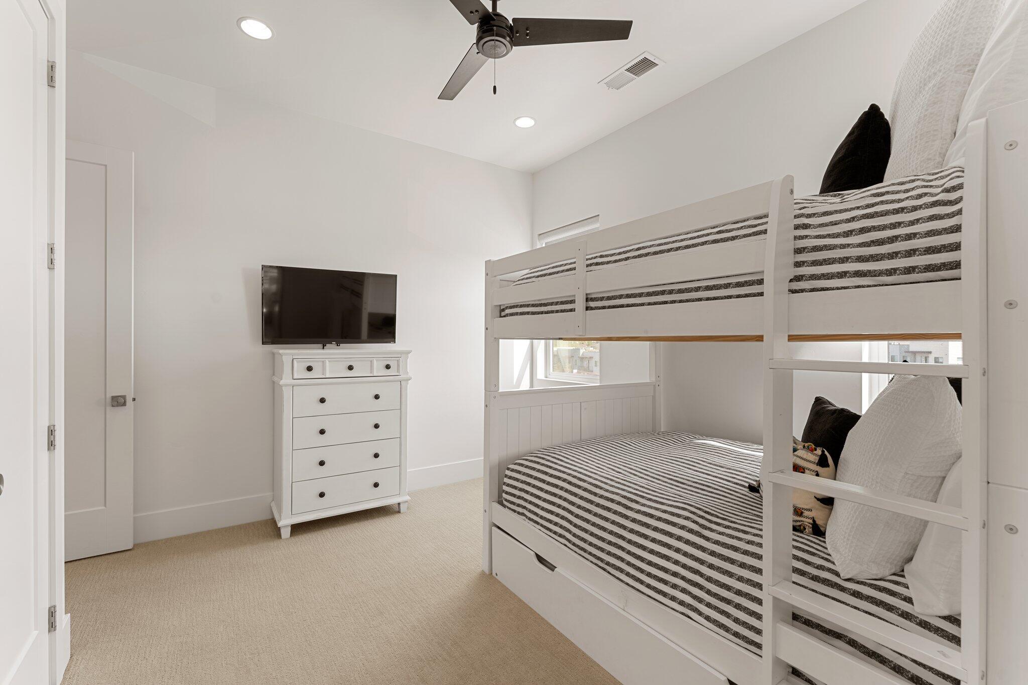 BLOOMINGTON VAC VILLAS - Residential