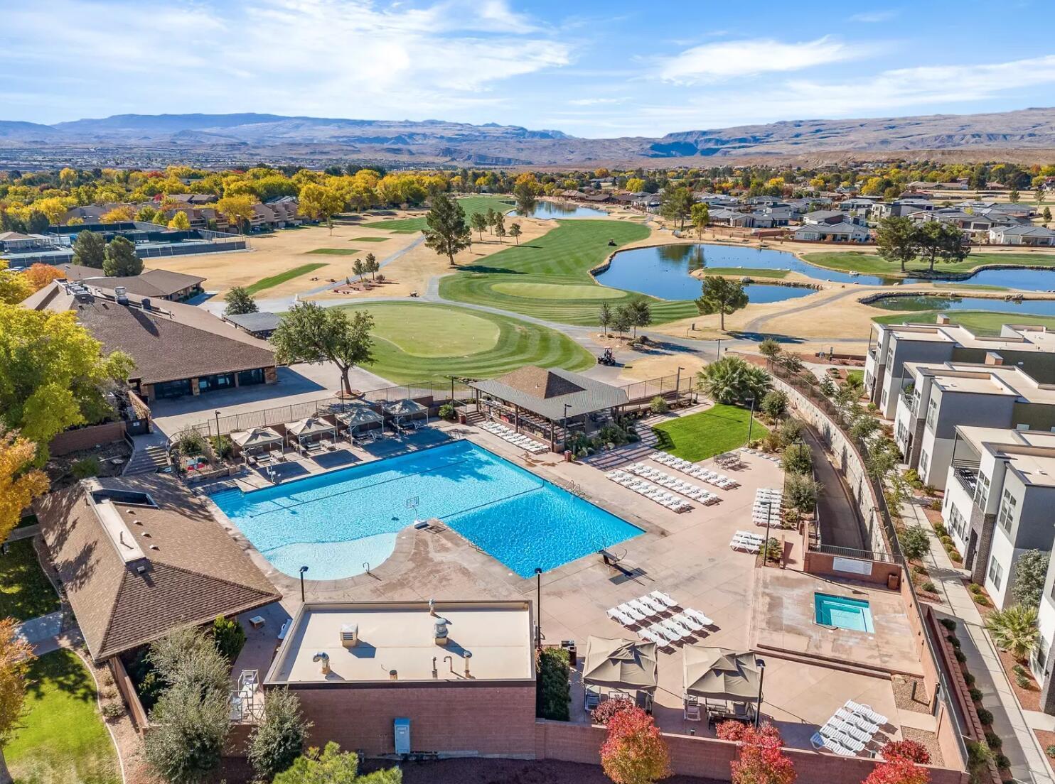 BLOOMINGTON VAC VILLAS - Residential