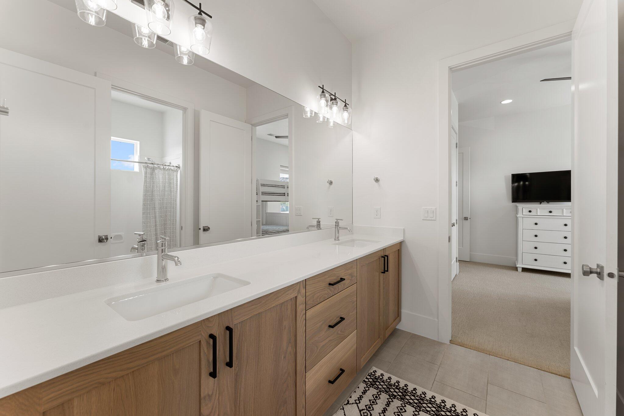 BLOOMINGTON VAC VILLAS - Residential