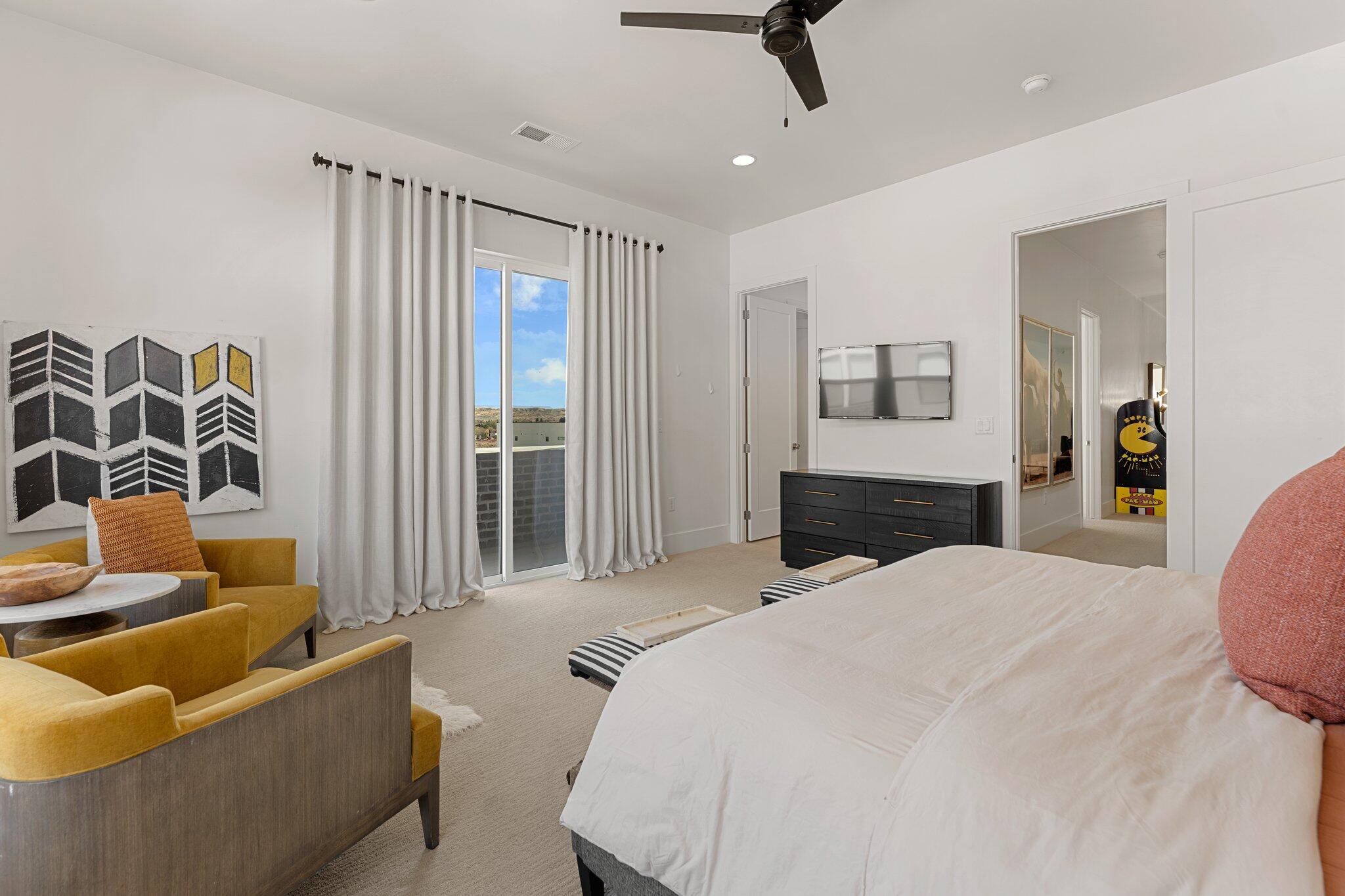 BLOOMINGTON VAC VILLAS - Residential