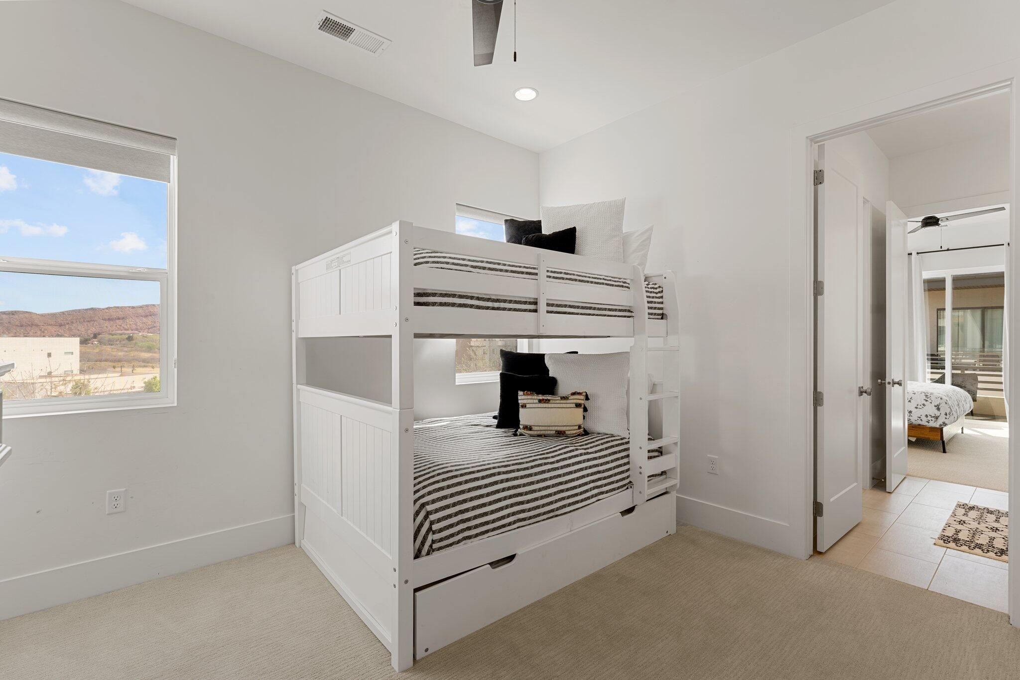 BLOOMINGTON VAC VILLAS - Residential