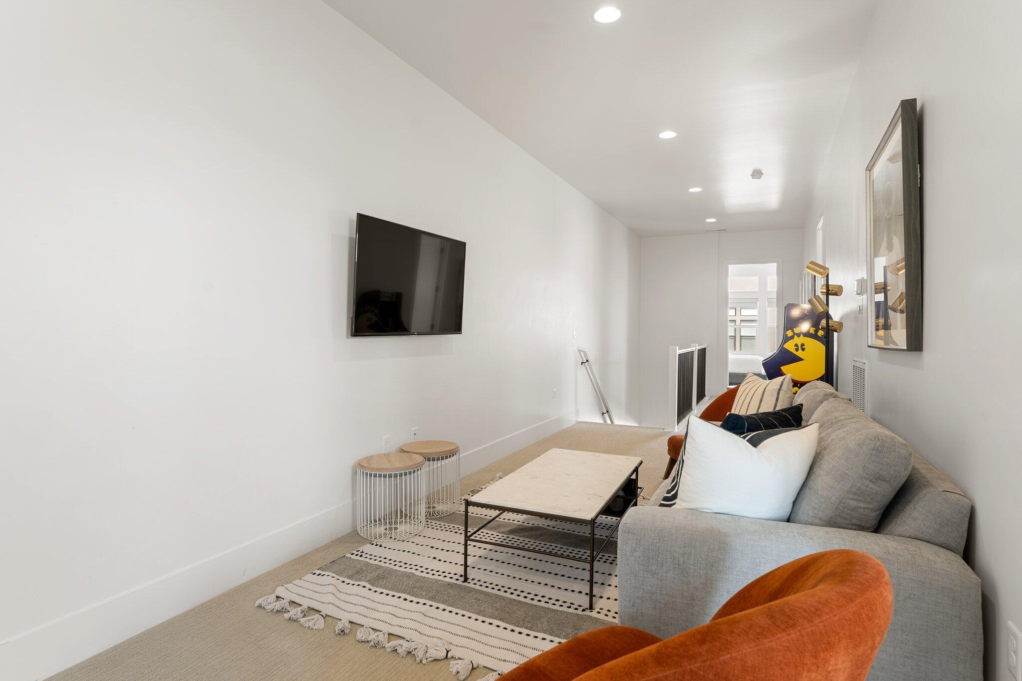 BLOOMINGTON VAC VILLAS - Residential