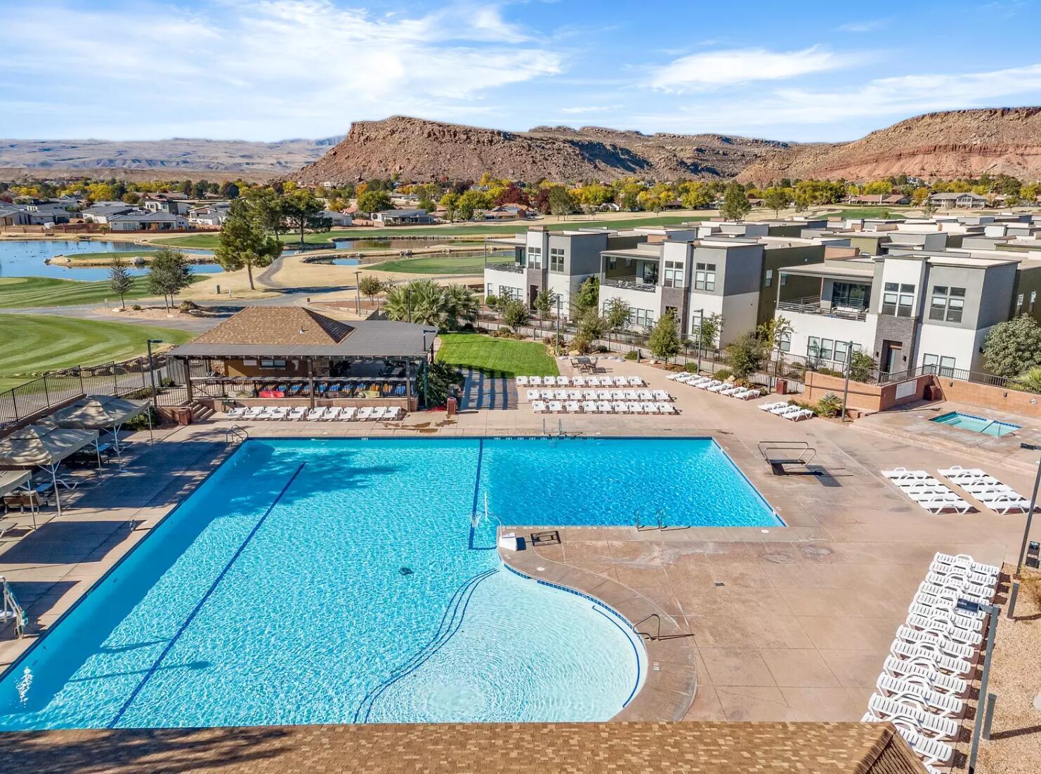 BLOOMINGTON VAC VILLAS - Residential