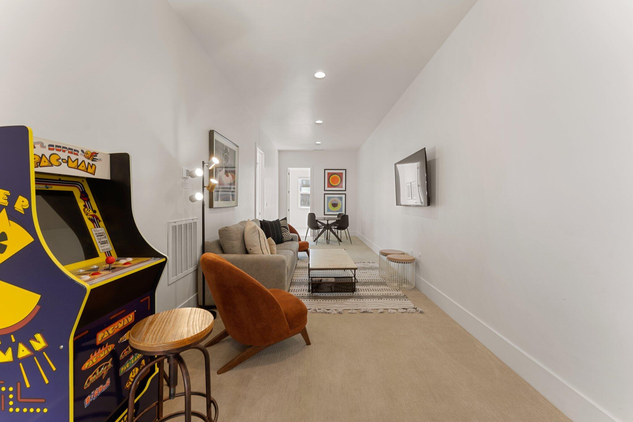 BLOOMINGTON VAC VILLAS - Residential