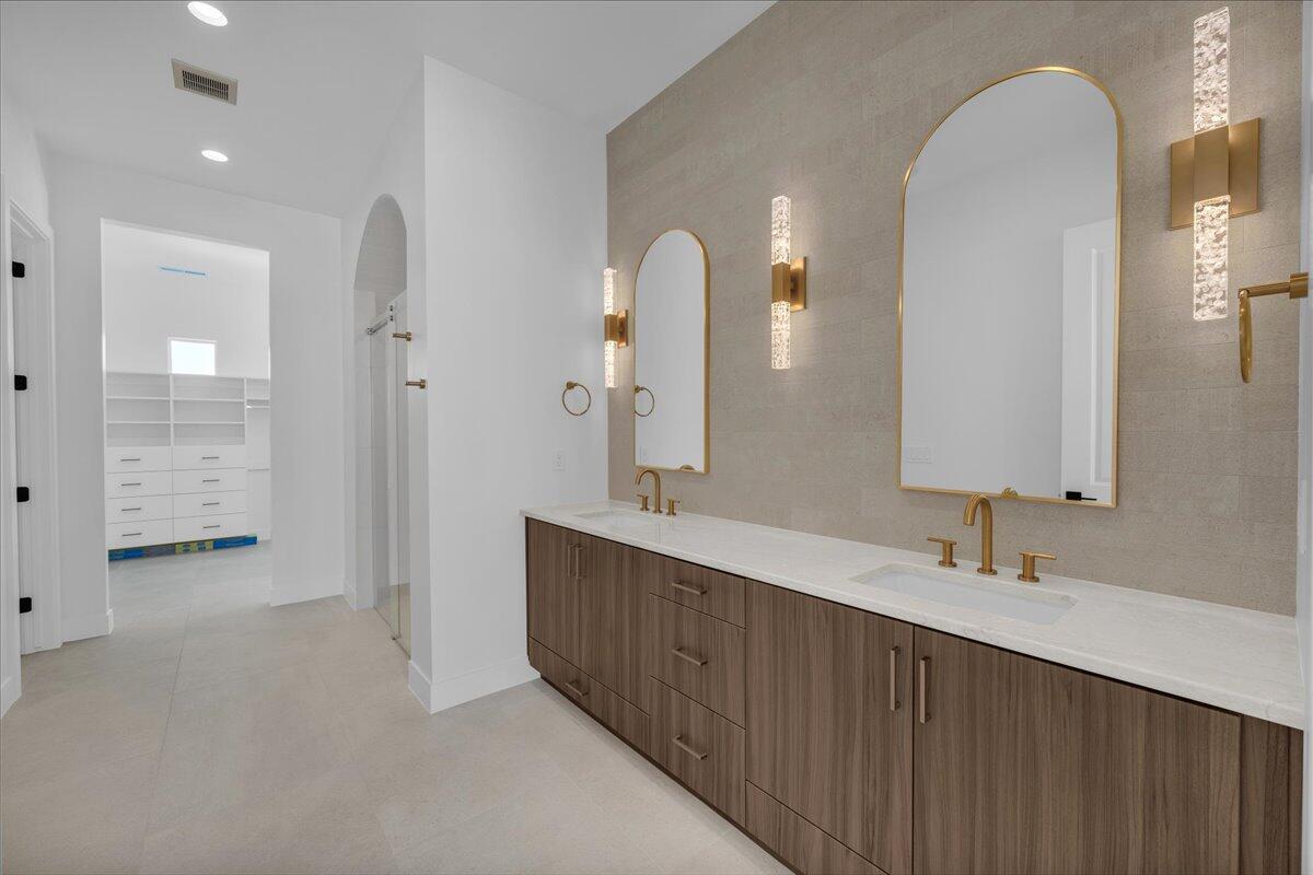 SOLENTE VILLAGE - Residential