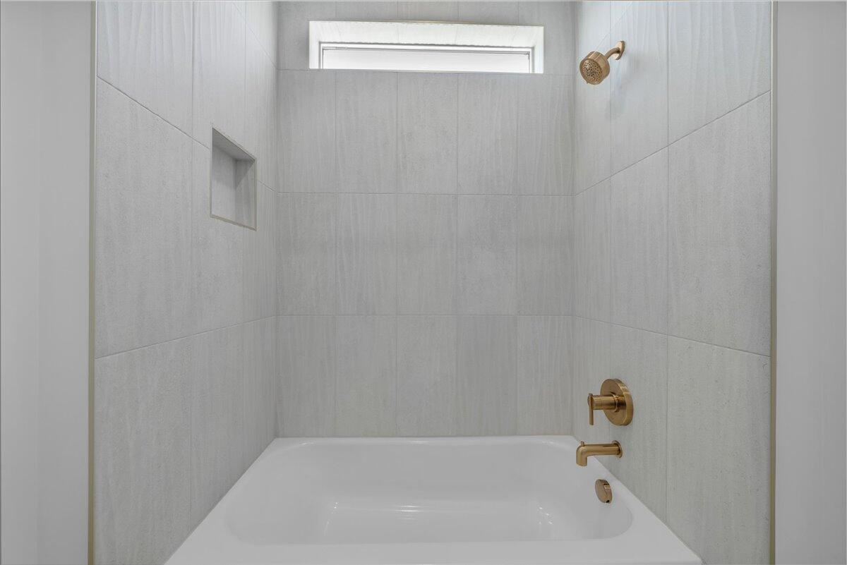 SOLENTE VILLAGE - Residential