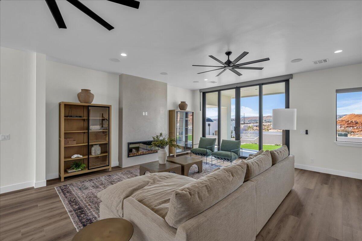 SOLENTE VILLAGE - Residential